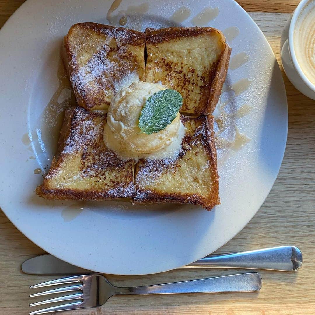 asu_chinのインスタグラム：「フレンチトースト🍞🍨 やっとこのまま本来の気候になるのかね🤔」