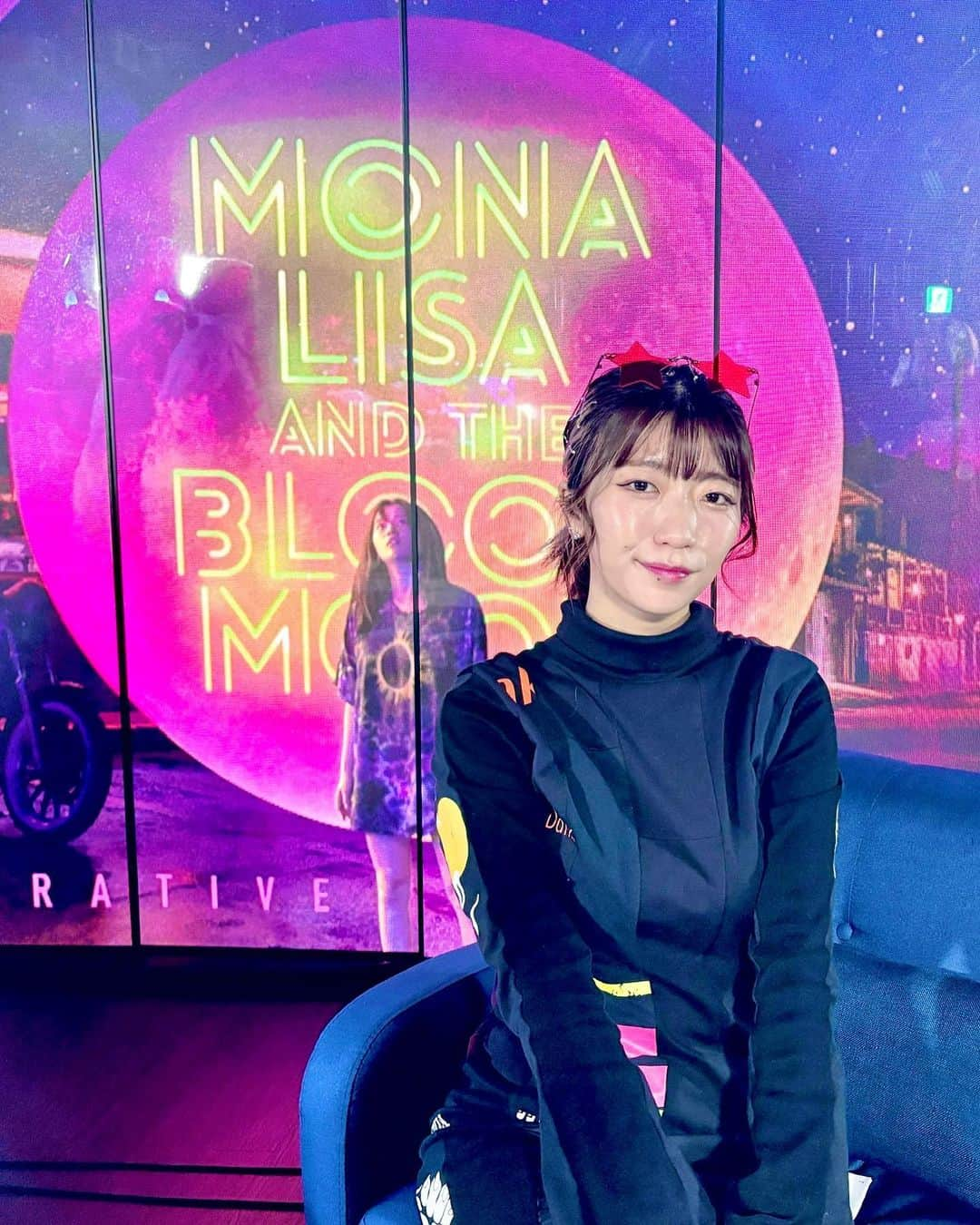 ぱいぱいでか美のインスタグラム：「モナ・リザ  アンド ザ ブラッド ムーン🌕💟 . #DOMMUNE MONALISA AND THE BLOOD MOON SPECIAL NIGHT!!  今週金曜公開『モナ・リザ アンド ザ ブラッドムーン』記念番組💟 出演させていただきました！ MCの奥浜レイラさん #こねくと でもお世話になっている町山さんと お話しております🎞️ DJはSUGIURUMNさんです🎧 アーカイブはYouTubeにありますよん  『モナ・リザ アンド ザ ブラッド ムーン』 精神病棟に12年間閉じ込められていた女性が 特別な能力に目覚めて社会へ飛び出し、人に出会い、 なんやかんやある物語なわけですが コミカルにヘビーなことを描いて ヘビーにコミカルを描くとても楽しい作品でした 色彩の豊かさと撮り方の美しさ、音楽の使い方などなど 映画館のスクリーンでぜひ体感してほしいです  サングラスは主人公が劇中にかけていたもの🤩 映画関連のお仕事嬉しいなあ もっと感想を言語化できるようになりたい…… . #DOMMUNE #monalisaandthebloodmoon  #でか美ちゃん」