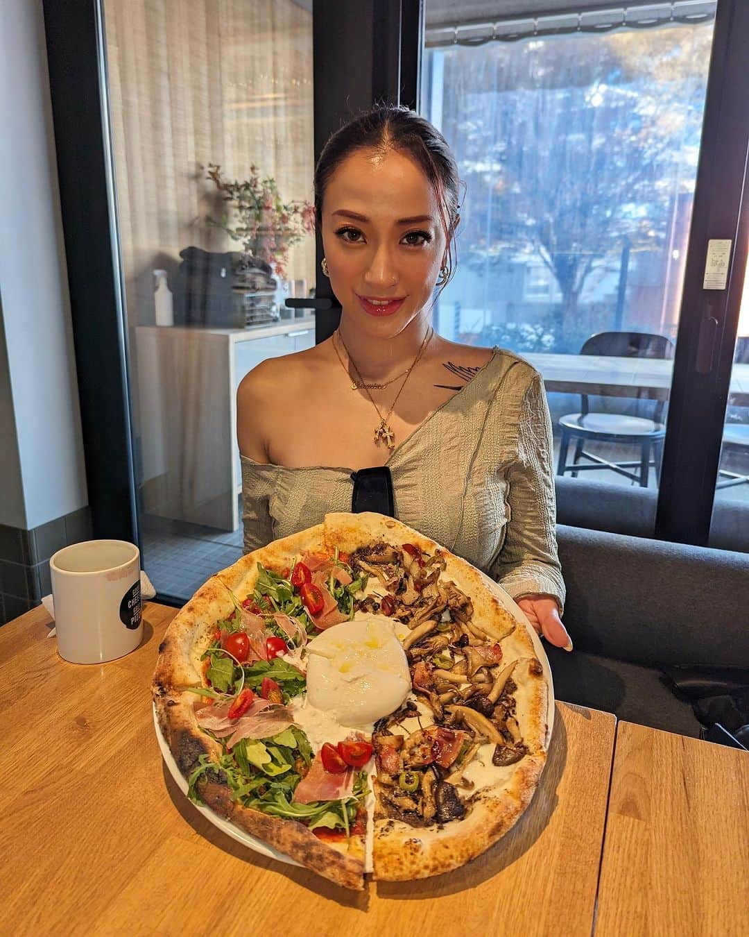 JASMINEさんのインスタグラム写真 - (JASMINEInstagram)「二重がたまに、三重になるのダル🍕😮‍💨」11月14日 19時28分 - jasmilicious