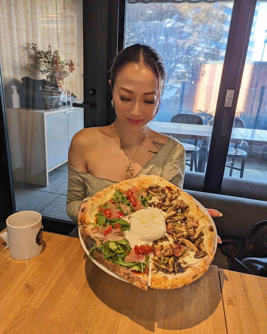 JASMINEさんのインスタグラム写真 - (JASMINEInstagram)「二重がたまに、三重になるのダル🍕😮‍💨」11月14日 19時28分 - jasmilicious