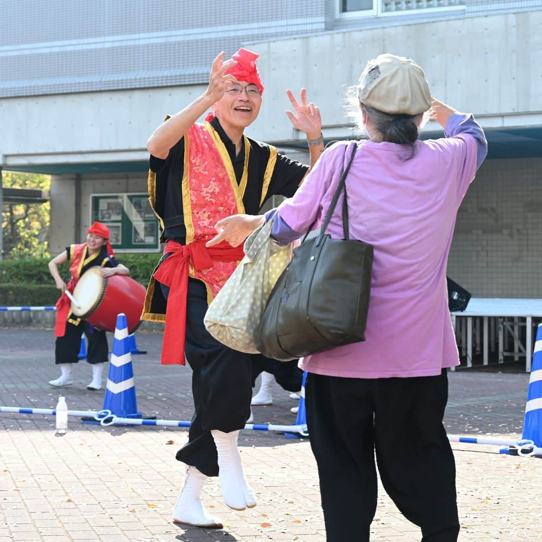 大阪教育大学さんのインスタグラム写真 - (大阪教育大学Instagram)「神霜祭シリーズ、これにて最後です。  今回のテーマ「暁」のとおり、長い制限からの夜明けを迎えた喜びがあふれる、すばらしい大学祭でした。  #公式インスタグラム #国立大学 #大阪教育大学 #大教 #大教大 #OsakaKyoikuUniversity #OKU #人にまっすぐ。 #教員養成 #教育協働 #柏原キャンパス #大学祭 #学園祭 #神霜祭 #キャンパスライフ #ライブ #ダンス #バンド」11月14日 19時28分 - osakakyoikuuniv