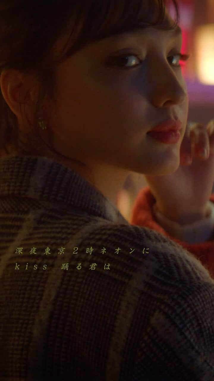 CIMBAのインスタグラム：「. 『東京プリマドンナ』 Music Video🦋 11/15 19:00解禁🫧🫧🫧 最後まで観ると🤫  Cast：Luna Kagawa, Karasu Hayashi Director / Director of Photography / Edit：Taiga Minami Camera Assistant / Colorist：Ginta Nakahara Lighting Director：Patryckyuto Satohshimizu Stylist：Tatsumi Tanida Costume：meagratia, AVALANCHE GOLD&JEWELRY Hair & Make Up：Wakana Hair & Make Up Assistant：Yuto Suzuki Special Effects Make-up：Nobutaka Mukai Production Manager：Yuta Kobayashi  Production Assistant：Kohei Yamagami, Takahiro Harano, hannyu Quan Producer：Ryohey Tachiyama (RALLY Tokyo inc.)  Production：RALLY Tokyo inc. #cimba #東京プリマドンナ」