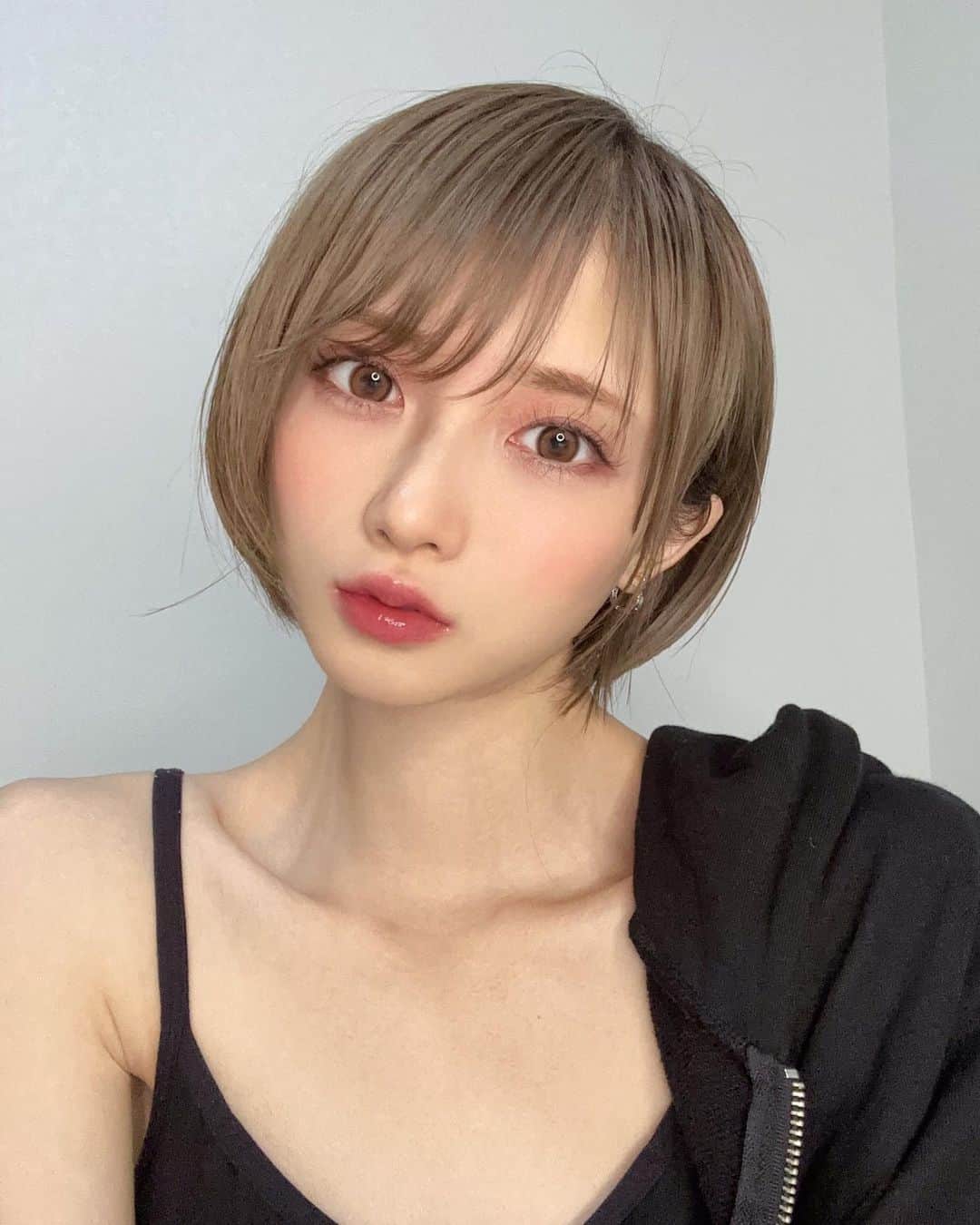 のインスタグラム：「唇分厚いのコンプレックスだったんだけど最近愛してあげようって思ってる」