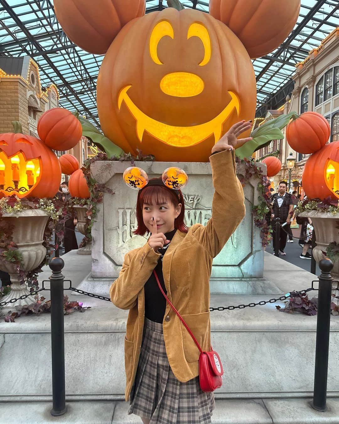 HANAさんのインスタグラム写真 - (HANAInstagram)「🎃🕸️💜👻💫  ハロウィンがいちばん大好きっっ♡  もうクリスマスだけどね🎄♡笑  クリスマスもだいすきっ🫠💞 寒いのは苦手🥶笑」11月14日 19時37分 - banghana