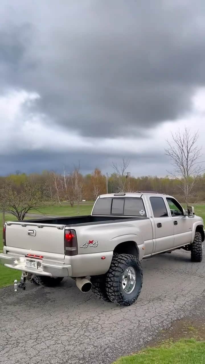 Truck Hubのインスタグラム：「Dually on grapps is a top tier combo 😮‍💨 @scoobydually05」