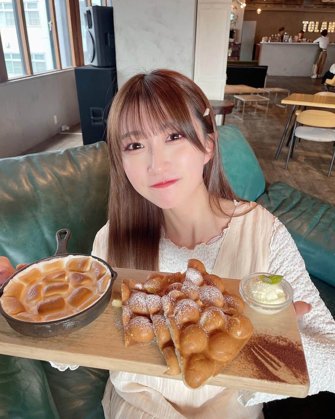 葵井るきのインスタグラム：「🥞 だいぶ時差投稿になっちゃったんだけど、、、 10月の名古屋遠征した時に次の日時間が あったので名古屋でもカフェ活した〜🍹♡  どれも美味しそうすぎて悩んだ結果パッフル(パンケーキ×ワッフル)もバスクチーズケーキもプリンも食べちゃった🤤  名古屋にも可愛いカフェ沢山あるからもっと色んなところ行ってみたい〜🥞  #cafetoland #名古屋カフェ #大須カフェ#カフェ巡り#cafe」