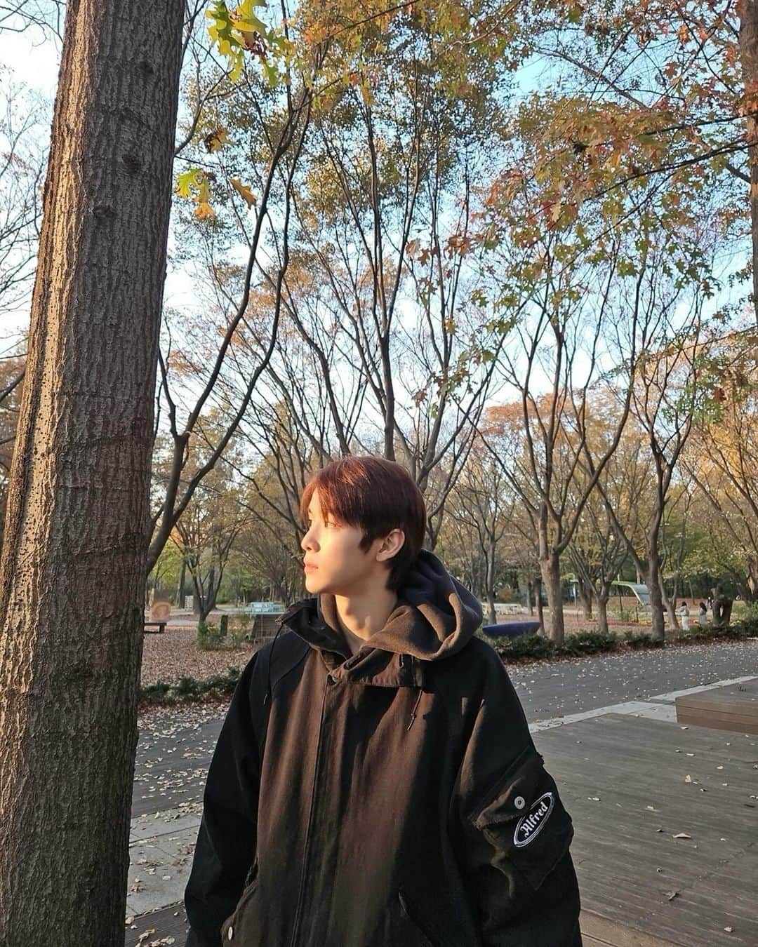 RIIZEさんのインスタグラム写真 - (RIIZEInstagram)「서울숲 산책🍂 w/ ANTON   #RIIZE #라이즈  #SUNGCHAN #성찬  #RISEandREALIZE」11月14日 19時46分 - riize_official