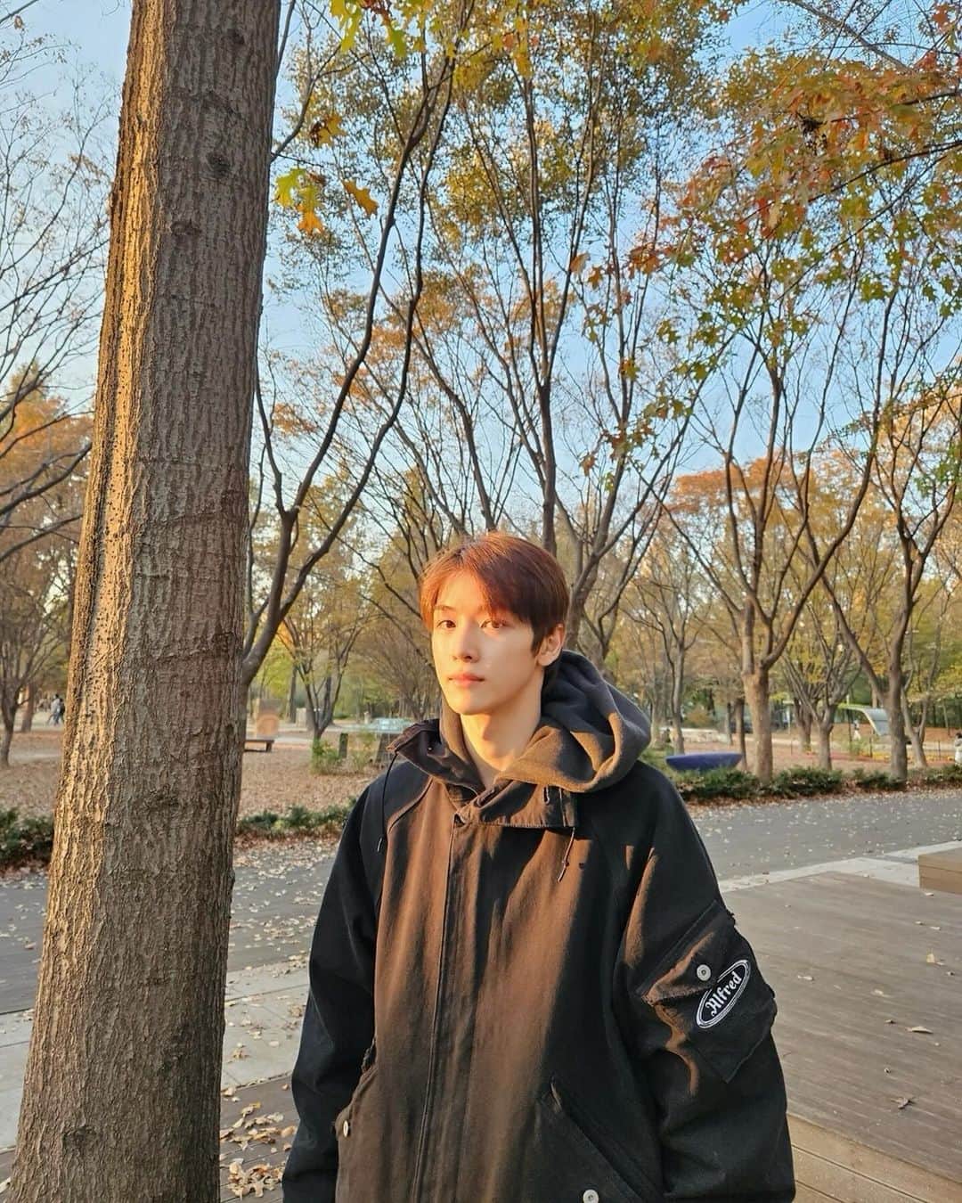 RIIZEさんのインスタグラム写真 - (RIIZEInstagram)「서울숲 산책🍂 w/ ANTON   #RIIZE #라이즈  #SUNGCHAN #성찬  #RISEandREALIZE」11月14日 19時46分 - riize_official