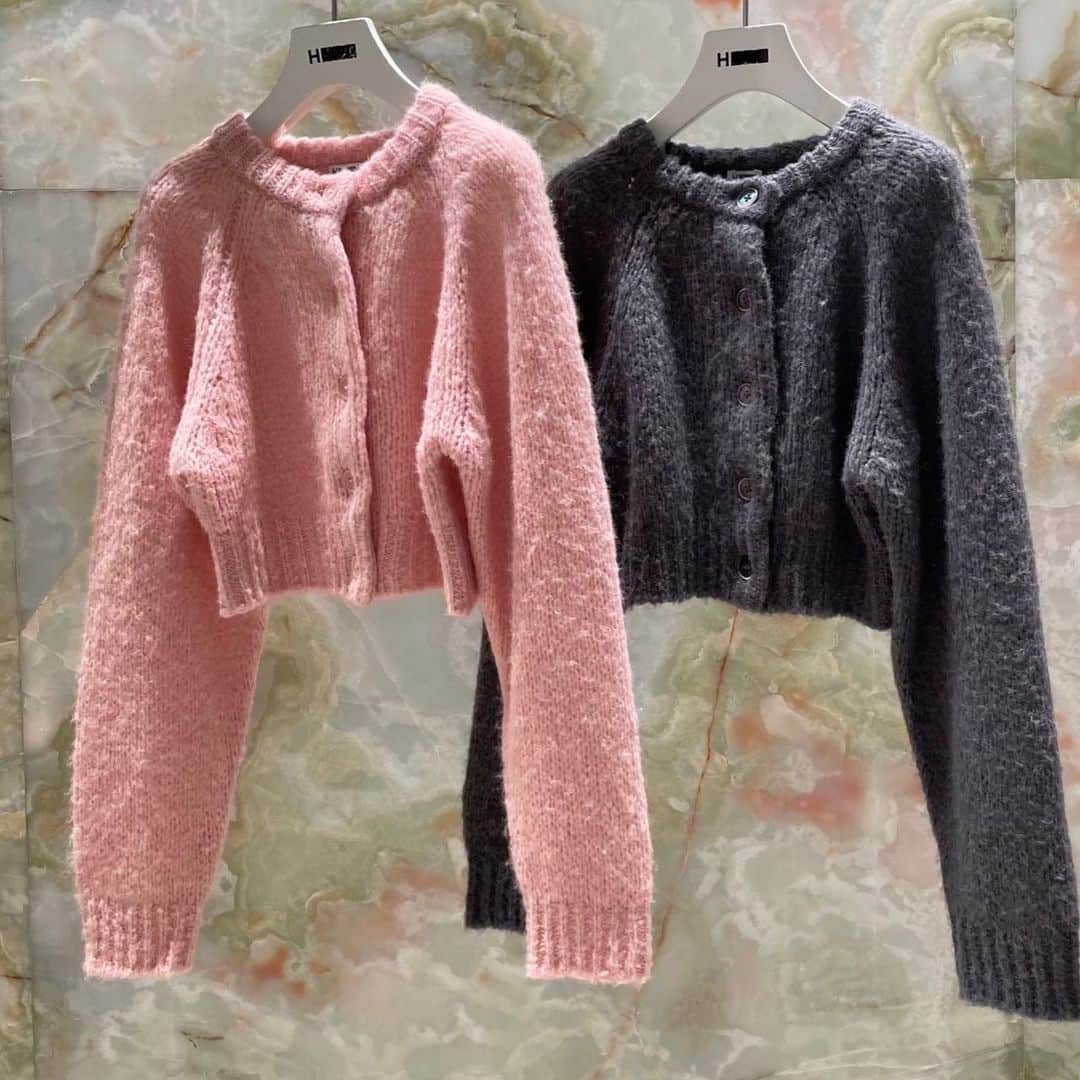 のインスタグラム：「＜H BEAUTY&YOUTH＞ WOOL ALPACA SHORT CARDIGAN ¥28,600 Color: LT.PINK/DK.GRAY Size: FREE  #H_beautyandyouth #エイチビューティアンドユース @h_beautyandyouth  #BEAUTYANDYOUTH #ビューティアンドユース #Unitedarrows #ユナイテッドアローズ」