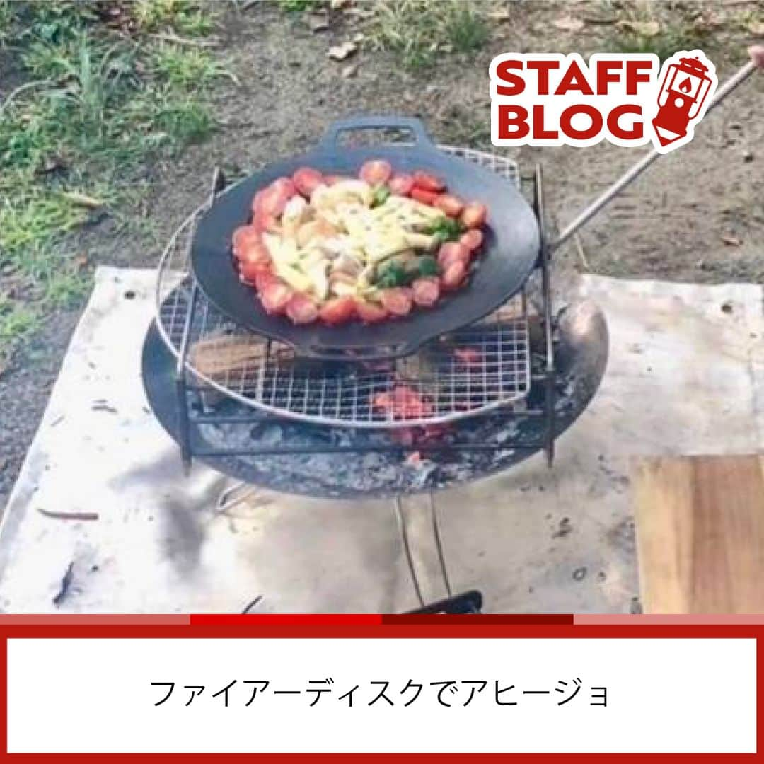 Coleman Japanさんのインスタグラム写真 - (Coleman JapanInstagram)「【STAFF BLOG✏️ - オープンタープのアレンジを楽しんでみた】  みなさん、こんにちは。コールマンのスタッフSです🙋‍♀️  “オープンタープ” っていつも同じような張り方になってしまいませんか？オープンタープのアレンジは面白い！天候や日差しの角度、風の強さや向きによっていつも同じように張るのではなく、どこを高くしたいか、低くしたいか考えながら気分によって変えてみるのもおススメです🏕  今回は、「XP ヘキサタープ／ MDX （グレージュ）」をアレンジ。サイドポールはサイドではなく、真ん中をあげて、サイドはロープで落としました。付属のポールは二股のクロスポールなのですが自前の長いポールを使用しています。  オープンタープを持っている方は次のキャンプで新たなアレンジを探してみてください♪  「XPヘキサタープ／ MDX （グレージュ）」は大人 4 人でも十分なサイズ感で、個人的にはカラーがすごく好みです。生地はリサイクル素材を使用しています。  9月にプライベートでお邪魔したのは山梨県＠ノームです。私が宿泊した林間サイトは雰囲気が抜群。湖までは数秒。湖畔の雄大な景色を楽しめる 贅沢な時間です。冬はかなり冷え込む場所ですが、みなさんの秋キャンプもぜひ #私のコールマン で教えてください。  📷：コールマンスタッフS  ━━━━━━━━━━━━━━━━━ #私のコールマン を付けて投稿して頂いた中から素敵なお写真や動画は、コールマン公式SNSでご紹介させて頂きます♪ ━━━━━━━━━━━━━━━━━  ・  #灯そうColeman #灯そうコールマン #灯そう #Coleman #コールマン #Camp #キャンプ #Outdoor #アウトドア #コールマンスタッフ #コールマンスタッフブログ #XPヘキサタープ」11月14日 20時00分 - coleman_japan