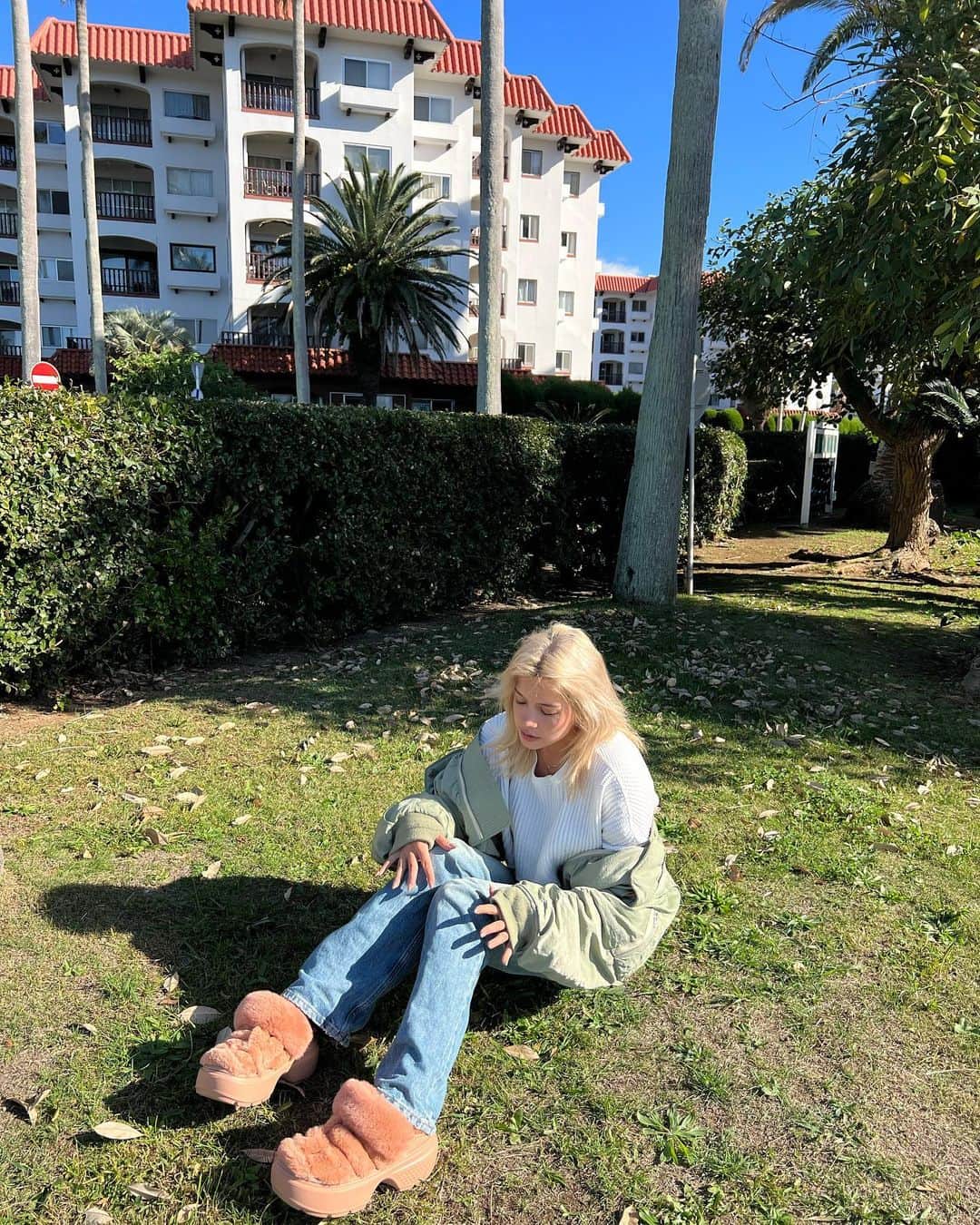 Satomi Biancaのインスタグラム：「:) 　 Smile you deserve all the love in the world. 　 　 @crocsjp 🧸💕」