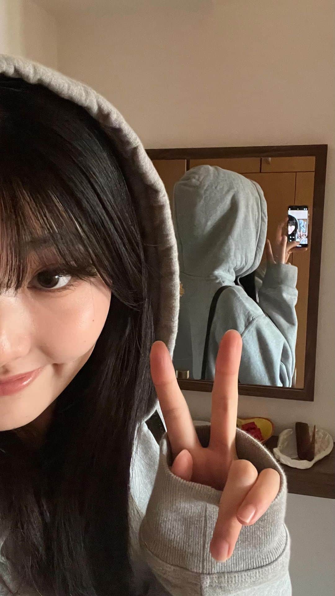 ちゃきのインスタグラム：「鏡fit..???🤳🏻⁎⢀⢄⡱👧🏻🪞༶✧  さむすぎるのは得意ではないけど 冬小物をたくさん付けられるからすき〜！ 参考になれたらうれしいです！  #outfit #outfitideas #冬コーデ」