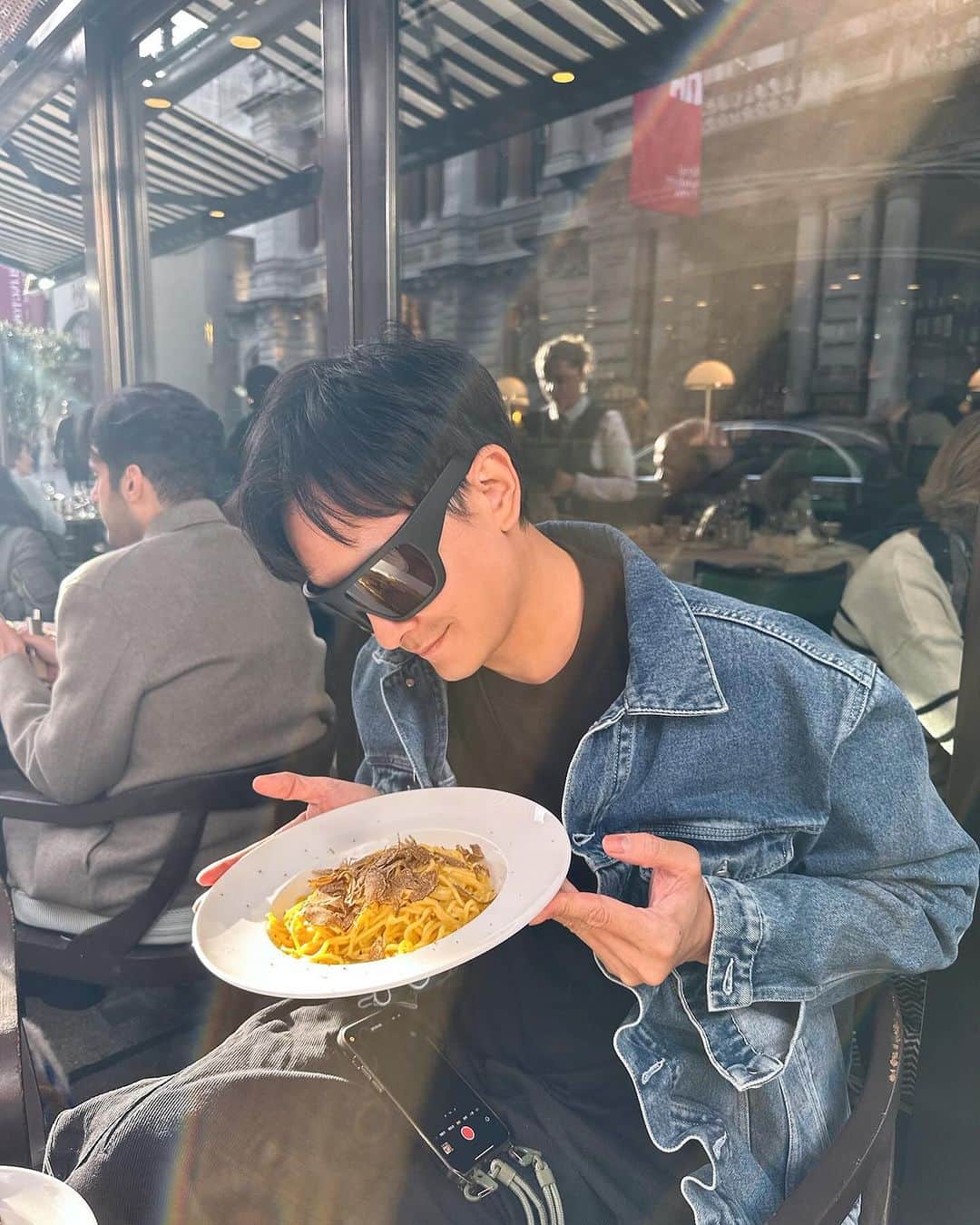 鄭元暢のインスタグラム：「天使光照下的松露義大利麵  每次到倫敦一定會報到的地方 #london #josephtoday」