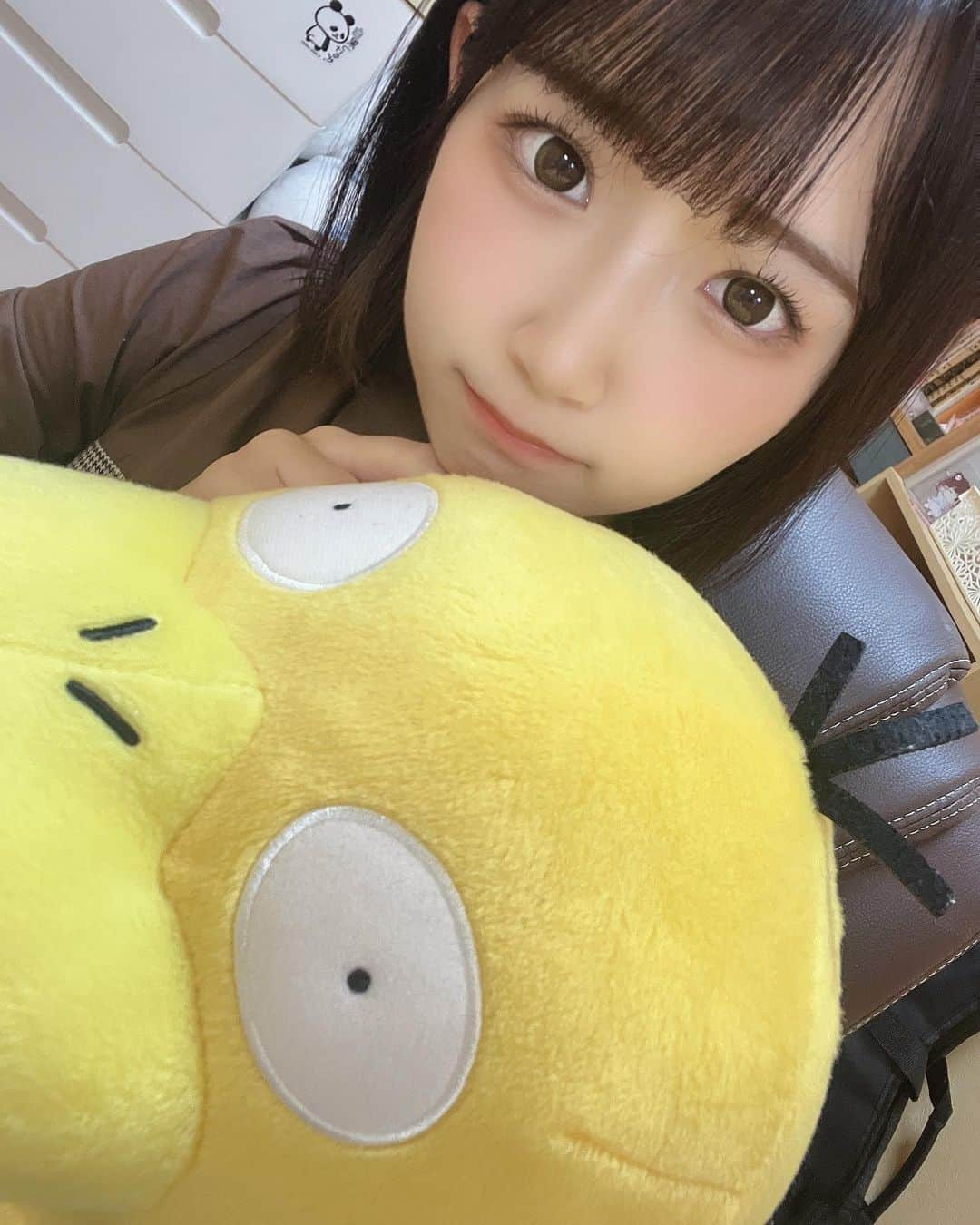 音井結衣さんのインスタグラム写真 - (音井結衣Instagram)「💛Pokémon💛 コダックが大好き💕 好きなポケモンはいますか? *:..｡♡*ﾟ¨ﾟﾟ･*:..｡♡*ﾟ¨ﾟﾟ･*:..｡♡*ﾟ #ポケモン #pokemon #psyduck #コダック #ぬいぐるみ #stuffedanimals #ボブ  #アイドル前髪 #cosplay  #cosplaygirl  #japanesegirl  #animegirl  #instagood  #likestagram  #uwu  #kawaiigirl  #kawaiifashion  #随手拍 #instadaily  #ootd #tiktok #每日穿搭 #tiktokers #tiktokjapan #costume  #jk  #自撮り  #selfie」11月14日 19時58分 - otoi_yui_19