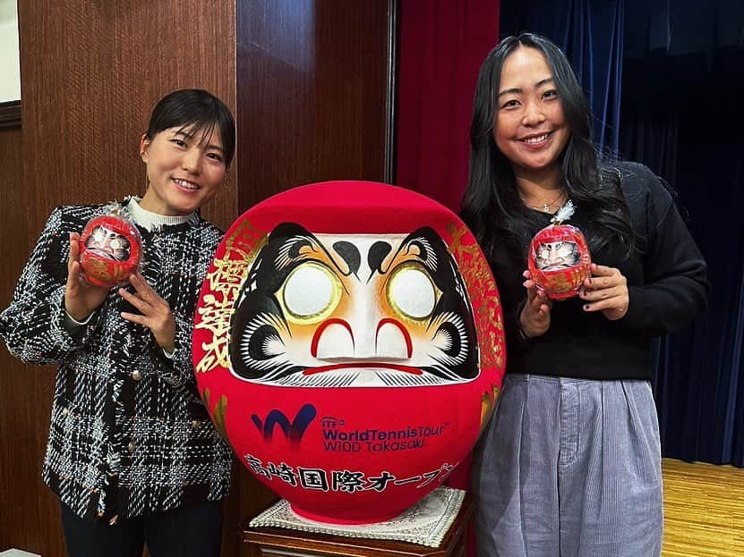 二宮真琴のインスタグラム：「☆ . 初めての群馬県🐴 だるまや埴輪、麺類が有名みたいで 高崎に来て新しい景色が見れた🧚 . #高崎 #群馬 #八幡塚古墳  . #エディオン #EDION #紅菱住建 #ダイヤホーム #サタケ #babolat #バボラ #NBテニスガーデン #tennisplayer #テニス #テニス女子 #ダブルス #二宮真琴」