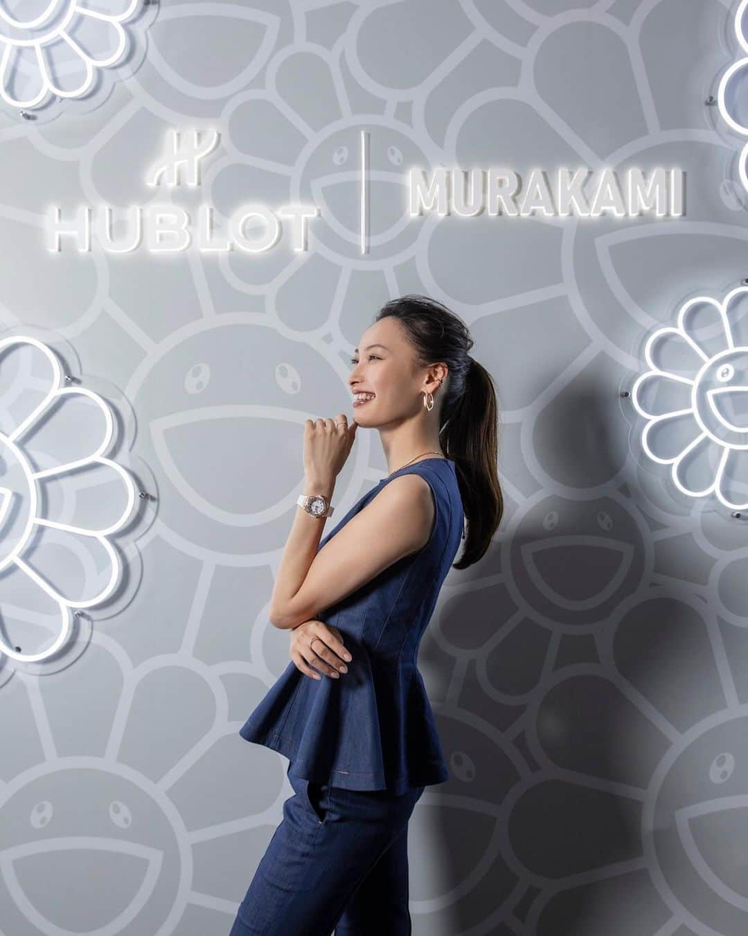 大政絢のインスタグラム：「▪️HUBLOT▪️  今回世界的アーティスト村上隆さんの 新作コラボレーションモデルのお披露目イベントに行ってきました。 希少な HUBLOT のサファイアクリスタルモデル⌚✨  2枚目はHUBLOT CEOのリカルド・グアダルーペさん、村上隆さんと📷  #Hublot #ウブロ #AD #PR」