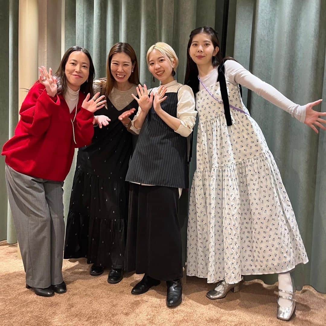 デミルクス ビームス 新宿のインスタグラム：「. 【📣LUMINE CARD 10%off CAMPAIGN✨】  先日は【✨気分の上がる服✨】のドレスコードを行っておりました😊😊💖‼︎ 明日11/15(水)まで、ルミネカード10%OFFキャンペーンも行っておりますので、気分の上がる冬服を一緒に見つけましょう〜❄️😆  DMにて商品のお取り置きや WEB決済サービスも承っておりますので、どうぞご利用下さいませ。  @demiluxebeams  @lumine_shinjuku   #demiluxebeams #demiluxebeams_shinjuku  #デミルクスビームス #BEAMS #ビームス」