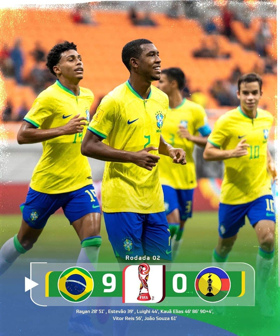 サッカー ブラジル代表チームのインスタグラム：「HISTÓRICO! 💚💛  A Seleção Brasileira venceu a Nova Caledônia por 9 a 0 e conquistou sua maior goleada da história da Copa do Mundo Sub-17. Além do hat-trick de @kauaelias09, @rayann10 (duas vezes), @estevaowilian_, @luighi.oficial, @vitorreiss_06 e @jsouza07_ marcaram para o Brasil no Estádio Internacional de Jacarta, na Indonésia.  A equipe de Phelipe Leal tem na sexta-feira (17) seu último compromisso pela fase de grupos da Copa do Mundo contra a Inglaterra, às 9h (de Brasília).  Vamos juntos, Brasil! 💪🇧🇷  📸: @letoribas/CBF」