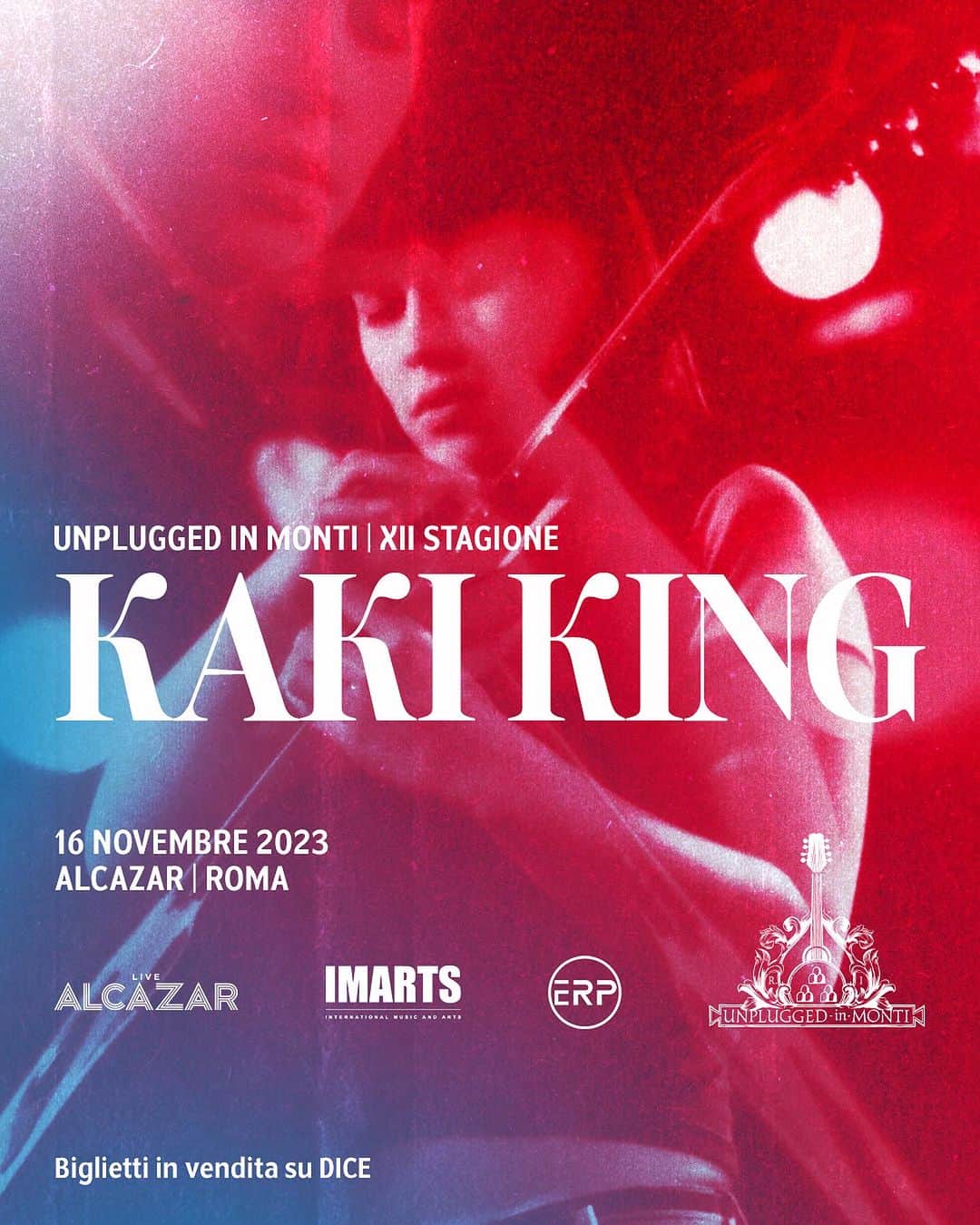 カーキ・キングのインスタグラム：「Per celebrare il 20° anniversario del suo album “Everybody Loves You”, pubblicato nel 2003, @kakigram sarà a Roma per una nuova data della nuova stagione di @unpluggedinmonti   Lo spettacolo includerà i brani del disco come "Night After Sidewalk", “Fortuna" e molte altre canzoni amate dai fan.  In questo nuovo spettacolo, Kaki condividerà storie mai sentite sulla realizzazione di "Everybody Loves You", rifletterà sull'impatto di questo disco e rimuginerà sul significato di questi 20 anni e di un disco considerato una pietra miliare particolare nel suo genere.  🎫Tickets: LINK IN BIO  ⏰ Inizio Show ore 21.00  📍Alcazar Live  Via Cardinale Merry del Val 14 ~ 00153 Roma」