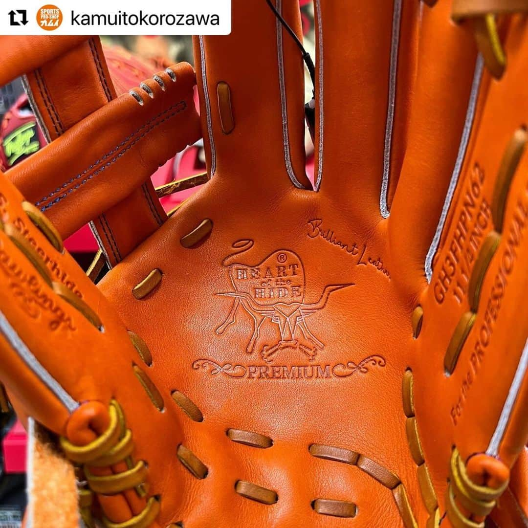 Rawlings Japanさんのインスタグラム写真 - (Rawlings JapanInstagram)「#Repost @kamuitokorozawa with @use.repost ・・・ ローリングス グラブコーナー!!  RGGC(Rawlings Gold Glove Club)店舗であるカムイ所沢店に ローリングス グラブコーナーが出来ました！  店頭にないモデルのお取り寄せはもちろん 人気のWizard#01 シリーズのオーダーも受け付けております！  実際に手に取り、ローリングスグラブの良さを体感してみて下さい！  #ローリングス #Rawlings #グローブ #Wizard #高校野球 #カムイスポーツ所沢 @rawlings_japan_llc」11月14日 20時08分 - rawlings_japan_llc