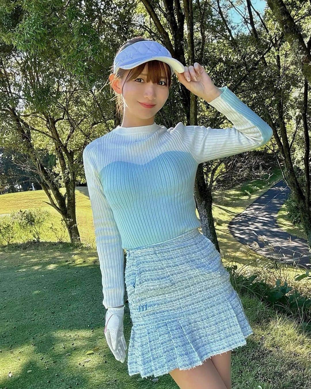 のインスタグラム：「2日連続コンペ⛳️ 突然寒くなってきてつらい🤣  ウェアは全身 @minuere_golf 🧡  #ゴルフウェア #ゴルフコンペ #ゴルフ女子  #ゴルフ女子コーデ #秋ゴルフ#あすみゴルフ」