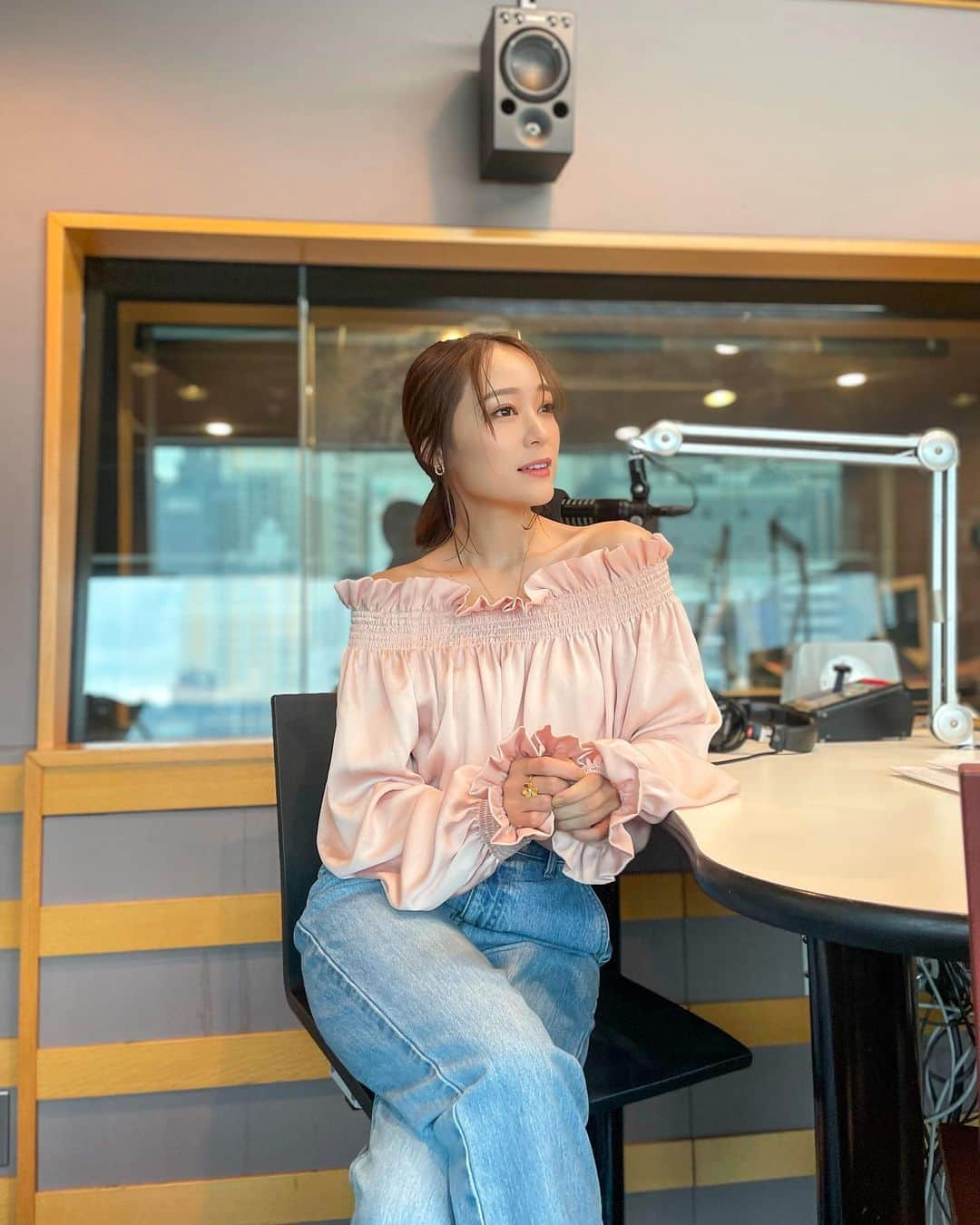 chayさんのインスタグラム写真 - (chayInstagram)「明日は20:30からInter FM「chay like you」だよ📻🎶 いつも、百貨店初のファッションサブスク @anotheraddress_official でレンタルしたお洋服で収録👗 リーズナブルにハイブランドもレンタル出来るし、もともと欲しかったアイテムもあったりして選ぶのがちょー楽しい😳✨ @chaylikeyou897 では着画たくさんUPしてるから、レンタルの参考にしてみてね✌️ 毎週水曜日！メッセージも待ってます💌  #interfm #anotheraddress」11月14日 20時12分 - chay1023_official