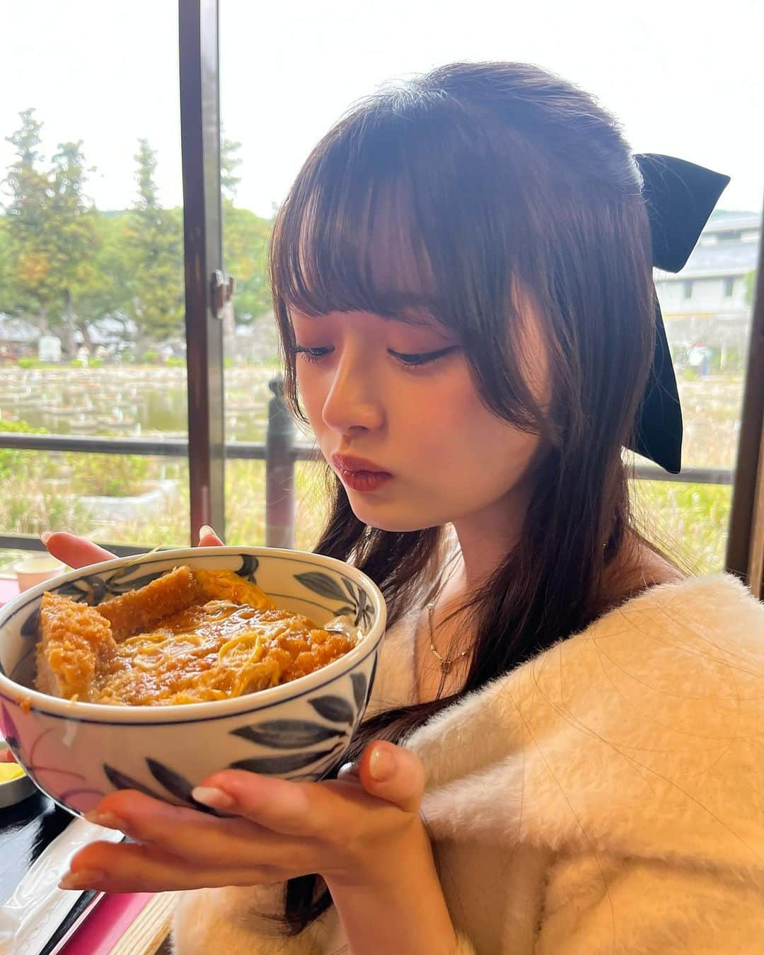 高比良由菜さんのインスタグラム写真 - (高比良由菜Instagram)「・ 家族で太宰府行ってきたよ♡  この日は真冬並みに寒かった💭⛄️ 久しぶりのカツ丼も美味しすぎた(><)  ∴∵∴ ୨୧ ∴∵∴ ୨୧ ∴∵∴ ୨୧ ∴∵∴ #高比良由菜#太宰府天満宮#竈門神社#福岡#06#sjk」11月14日 20時12分 - yuna_takahira_official