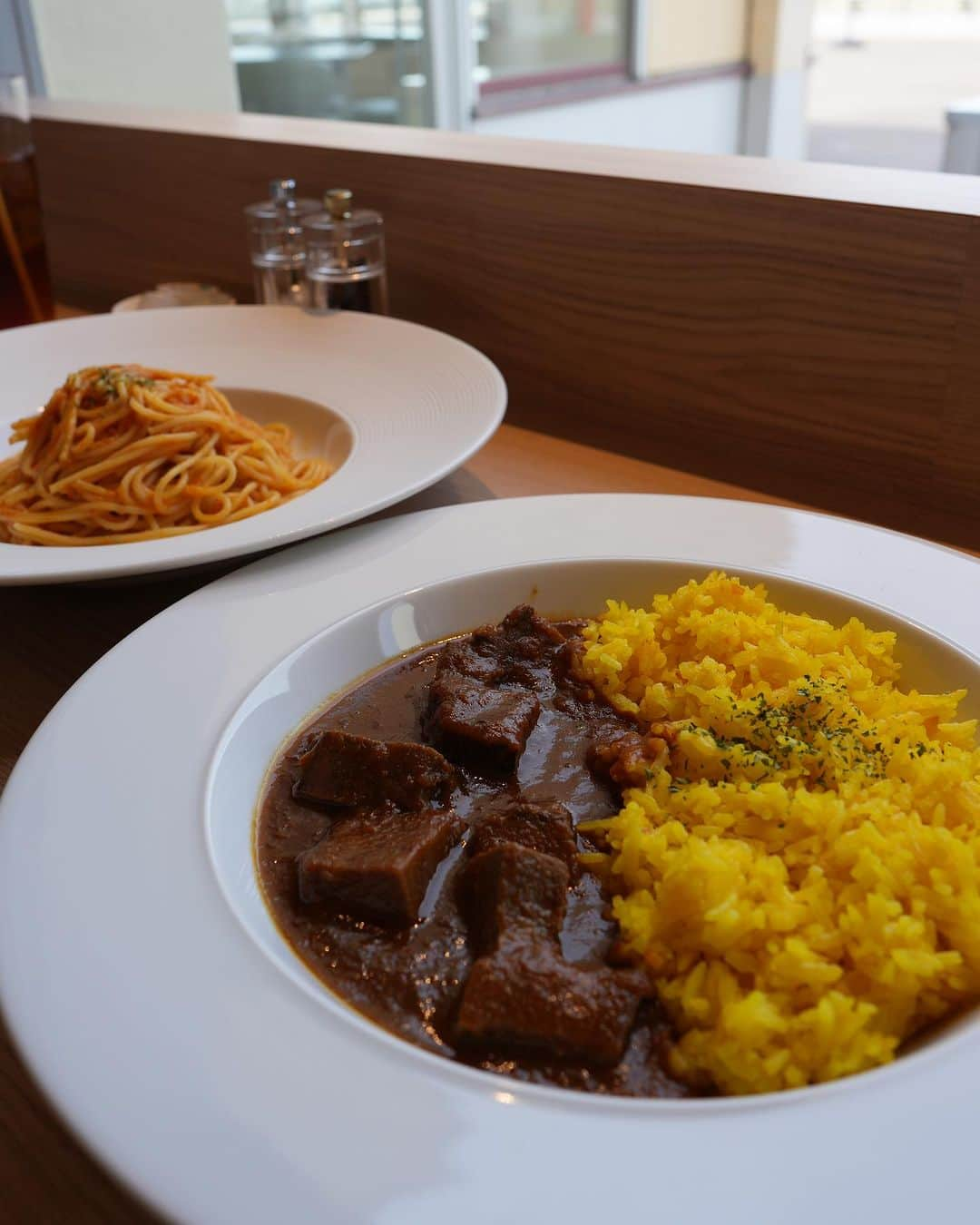 勝木友香さんのインスタグラム写真 - (勝木友香Instagram)「カレーじゃなくて、 ハヤシライスを食べたくなることがあるのは勝木だけですか？  会議終わりのランチは ホッとする時間😊  こんなゆっくり食べられる日はそんなにないのだけど…  昨日の収録に向かって 先週がドタバタすぎて… 週末はどう過ごしたか記憶がないほど？！  やっと迎えた ほんわかランチはじんわりと心にしみます😊笑  ランチやお茶の時間が幸せな勝木なのでした♡  OSMIC DISH  「甘さを約束する奇跡のトマト」というキャッチフレーズのOSMIC というトマトを たっぷり使ってるのだそう🍅  #osmic #トマト大好き　#トマト料理　#オスミックトマト　#ハヤシライス」11月14日 20時16分 - katsukiyuhka