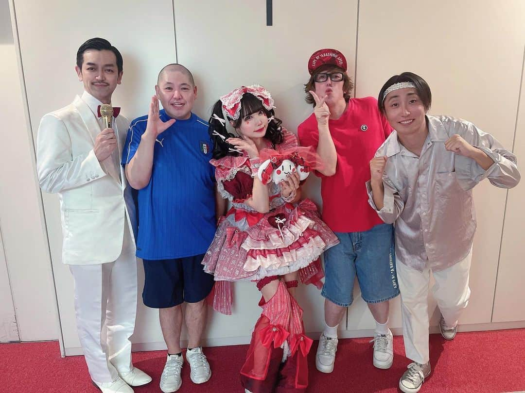 恋汐 りんごさんのインスタグラム写真 - (恋汐 りんごInstagram)「🍎 ✨  ムーディ勝山さん 三瓶さん ですよ。さん ゆってぃさん  一世風靡オールスターのみなさんと おしゃしんとってもらって とってもあちはわだった〜‪♡  ₍₍ ◝(Ｕ^ᴗ^Ｕ)◞ ₎₎‬  #脱力タイムズ」11月14日 11時22分 - sioringogo