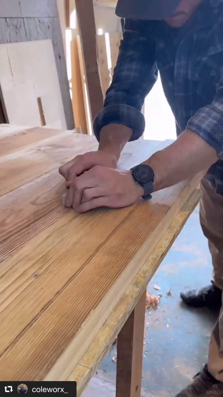 SUIZAN JAPANのインスタグラム：「Recently, hand planes have also become popular! ⁡ Repost📸@coleworx_  Nothing quite as satisfying as hand planing, especially with a @suizan_japan block planer🤌🏼👌🏼 . . . . . . . . . . #woodworking #woodworker #woodwork #woodworkerproblems #woodworkschool #woodworkart #woodworkercommunity #woodworkingtips #woodshops #woodshoplife #garagewoodshop #woodshop_warrior #reclaimedwoodfurniture #reclaimedfurniture #reclaimedlumber #reclaimedbarnwood #reclaimedtimber #reclaimedwoodart #customdesignfurniture #customfurnituredesign #furnituredesign #furnituremaker #woodfurnituredesign #rusticdesign #farmhousefurniture #japanesewoodworking #japanesetools #handplaning #woodplane ⁡ #suizan」