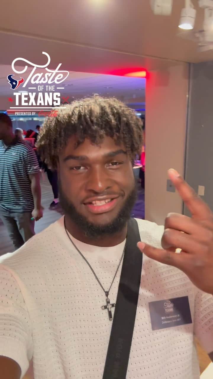 ヒューストン・テキサンズのインスタグラム：「H-Town knows how to serve it up 🤘」