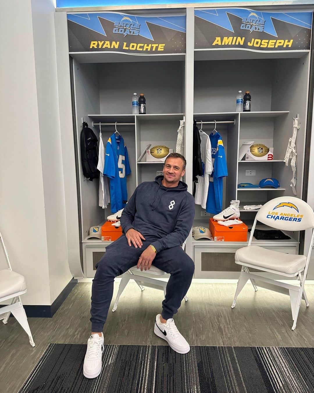 ライアン・ロクテのインスタグラム：「It’s go time!!!! 🏈⚡️🔥  @chargers @ctgseries @sofi」