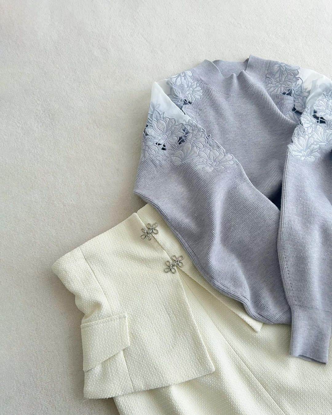 dazzlinのインスタグラム：「____ Shop new arrival  毎週木曜日は店舗の新作入荷日🛒  今週は大人気アウターの新色や、 今ちょうど欲しいニットやカーディガンが入荷予定〇  . ■ Tops #エンブロイダリーレースニットトップス price : ￥9,790 o.white / gray / black size : FREE  . ■ Skirt #フラワーモチーフペプラムスカート price : ￥13,200 o.white / brown size : S / M  . ■ Outer #ミドルフレアダッフルコート price : ￥19,800 new color : green  size : FREE  . ■ Tops #オーナメントカラーリブトップス price : ￥7,150 ivory / black / mix size : FREE  . ■ Cardigan #ハミングラメミドルカーディガン price : ￥10,890 gray / pink / green / mocha size : FREE  . ■ Knit one-piece #カラーブロッキングミニニットワンピース price : ￥9,790 pink / yellow / purple / beige size : FREE  . ※店舗の新入荷とWEB STOREの新入荷日は多少異なりますので、 　予めご了承ください。  ____________________________________________  アイテム詳細はショッピングタグ or TOPページURLよりチェック🔗 » @dazzlin_official  . 全国のdazzlin staffのスタイリングをチェック👗 » @dazzlin_staff_snap  . #dazzlin #ダズリン #冬服コーデ #冬コーデ #ニット #ニットコーデ #カーディガン #カーディガンコーデ #シャギー #シャギーニット  #ニットワンピース #スカート #スカートコーデ  #推し活 #カフェ活 #カフェ巡り #参戦服 #参戦コーデ #大人コーデ #大人カジュアル #カジュアルコーデ #きれいめカジュアル #シンプルコーデ」