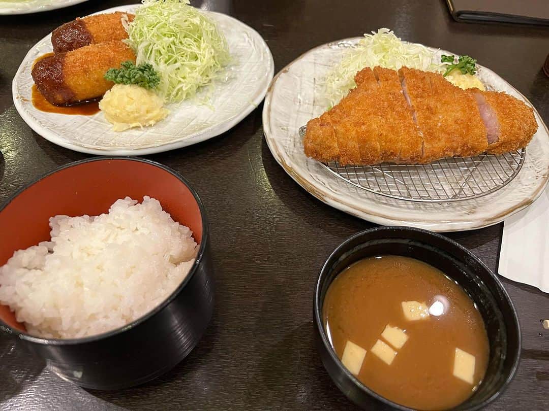 杵屋勝四郎のインスタグラム：「昨日食べた 大須　洋食屋　すず家 のロースかつ 大変美味でした 今回は特選ロースを食べに来たのですが あいにく売り切れ でも凄く美味しかった 特選ロースは上野の蘭亭ぽん太と 甲乙つけ難い」