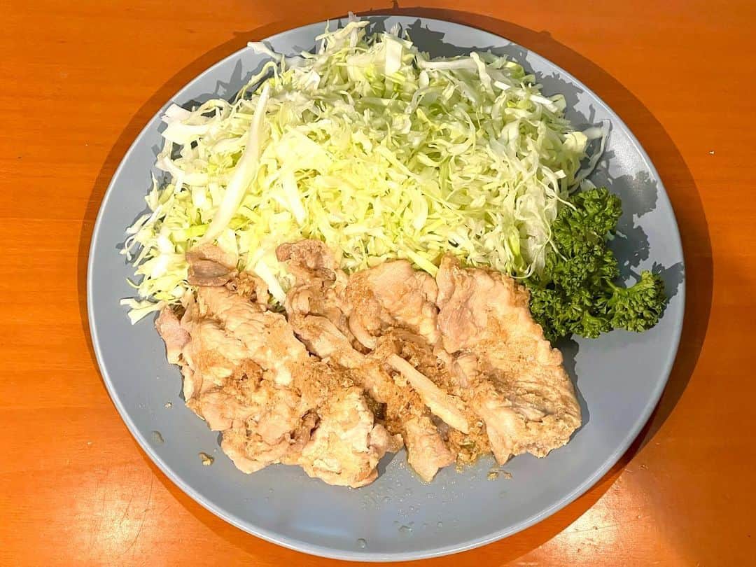本田雅人のインスタグラム：「誕生日はウチの奥さんの料理で一番大好きな生姜焼き！ これお店やったほうがイイくらい美味しいんですけど、娘ちゃんお肉NGなためなかなか登場しない！ 残念過ぎる！年一スペシャル！笑 やっぱんまかった！！ 専門店やるべき！笑」