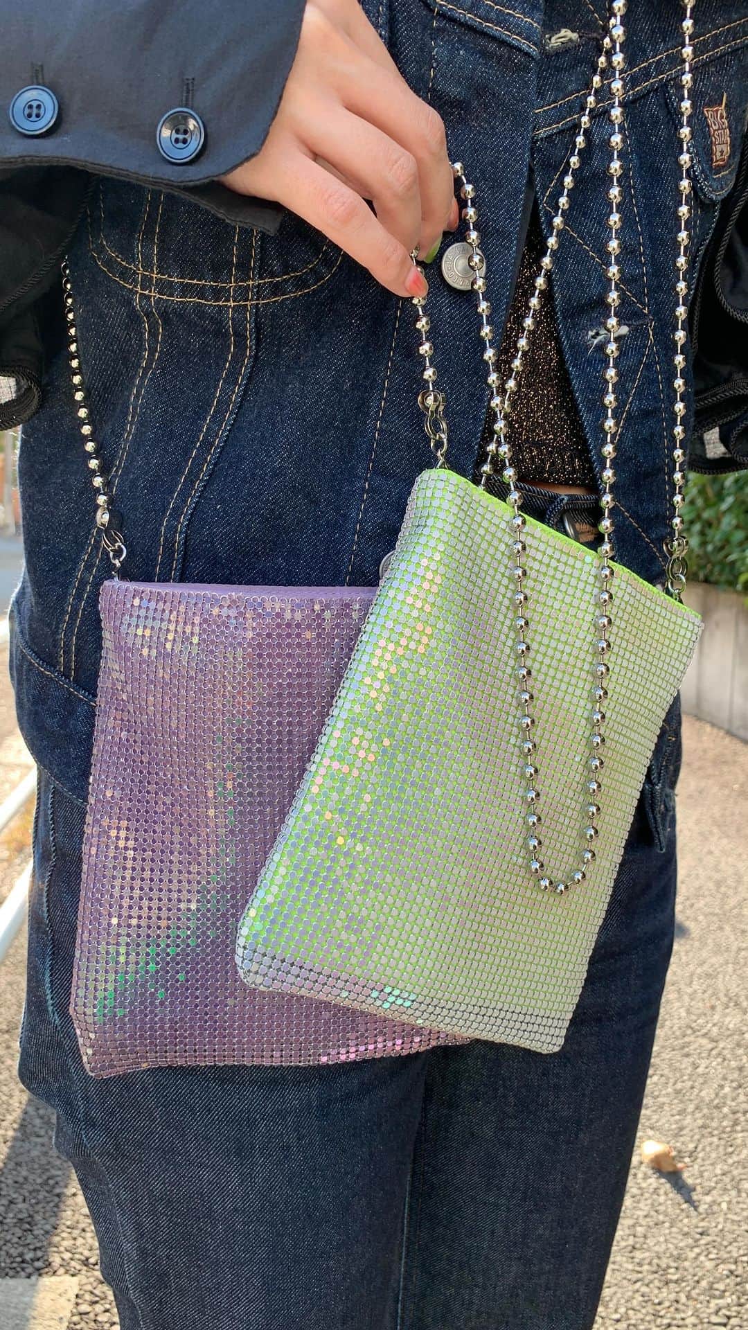 CASSELINIのインスタグラム：「👑 kirakira series 👑 ⁡ metal mesh shoulder ivory/purple/black ¥9,900(inc. tax) ⁡ 🛒ONLINE SHOP TOPページリンクよりご覧いただけます。 🛒原宿店 渋谷区神宮前5-27-8 03-3400-5584 12:00〜20:00 商品の在庫などのご質問はこちらまで💐 @casselini_shop ⁡ #Casselini #23AW #MIXMATCHROMANTICS #bag #キラキラ#zozotown」