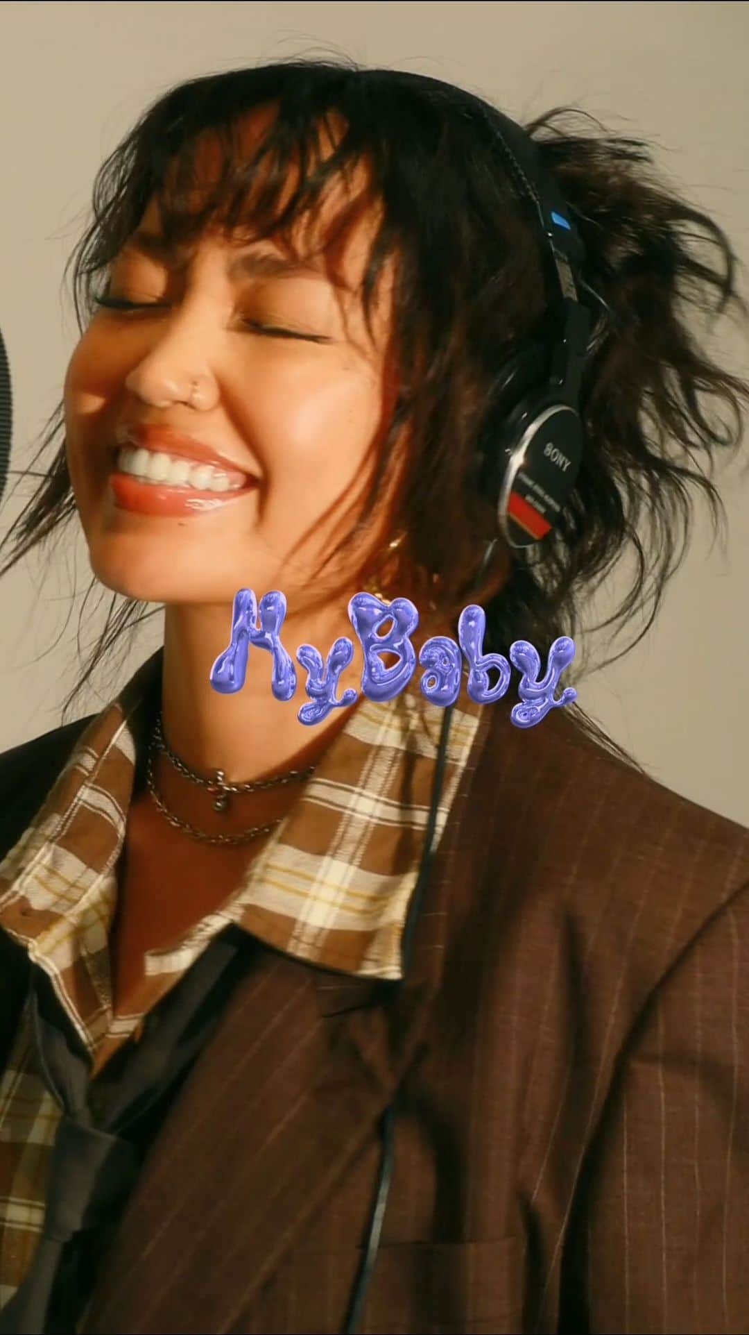 RIEHATAのインスタグラム：「My Baby OUT NOW🦋  i love Music🤍🤍🤍🤍🤍🤍☁️☁️☁️☁️☁️☁️  @linemusic_jp の"Sweet songs"Playlistもチェック🧚‍♂️🍒」