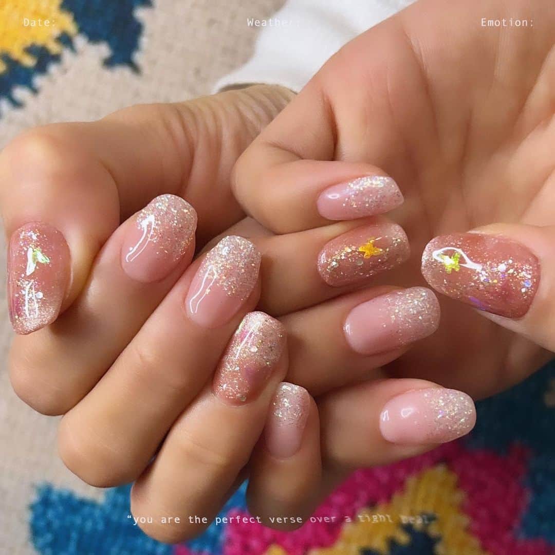 MARIA-Eのインスタグラム：「⁡ いよいよ今週金曜日！ ライブの為にネイルチェンジしました✨💅 ⁡ なんてったって… ジャズバーでのライブだからねっ🤩 キラッキラに･:*+.\(( °ω° ))/.:+ ⁡ #セルフネイル #ジェルネイル #先端マグネット #MARIAネイル」