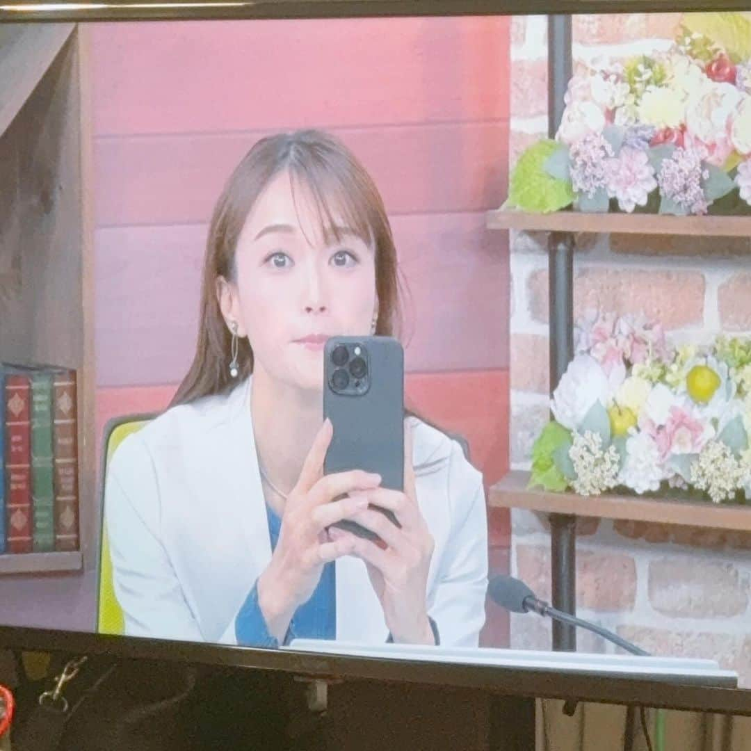 村山千代さんのインスタグラム写真 - (村山千代Instagram)「🙆‍♀️ 朝から元気が出る人たちと一緒に 動画収録のおしごとでした。 優秀で心配性な美人と 天才カメラマン！ あとウキウキなサラリーマンと 明るくておしゃれなOL氏。 勿論お客さんも素敵なチームでしたー！ #今日のキーワードは #順調です #順調な方です #順調の範囲内です #順調の三段活用　 #収録 #朝ごはんも食べられて満悦至極」11月14日 12時41分 - chiyocolate420