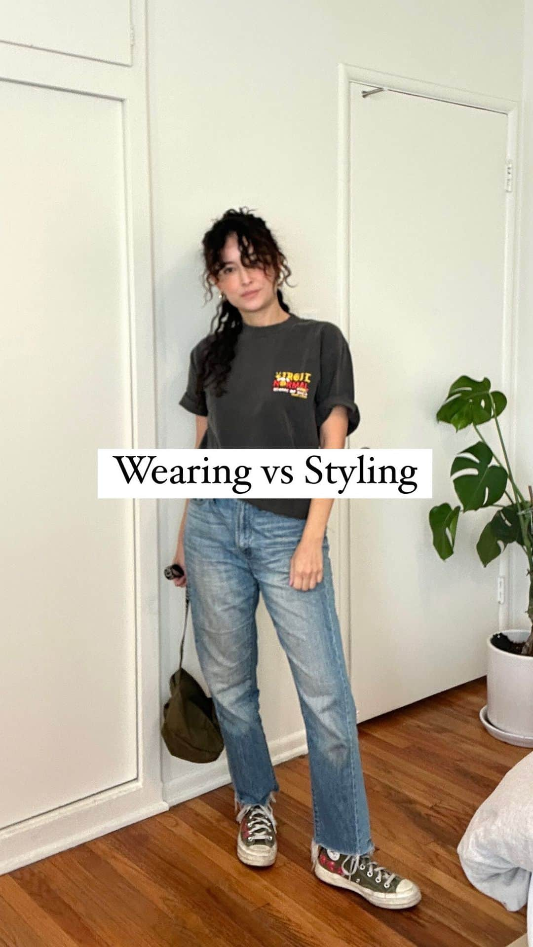 フリーディアのインスタグラム：「Wearing vs Styling I like to think of fashion as something fun and what makes me feel good throughout the day. I do it for me.   • • • 着用とスタイリング 私はファッションを楽しいもの、そして一日を通して気分を良くしてくれるものだと考えるのが好きです。 #fashionvsstyling #wearingvsstyling #styling #fashion #fun #runningaround #outfit #fit #mom #friediamn #friedia  @virgilnormal @commedesgarcons @converse @madewell @baggu @fiveandtwojewelry」