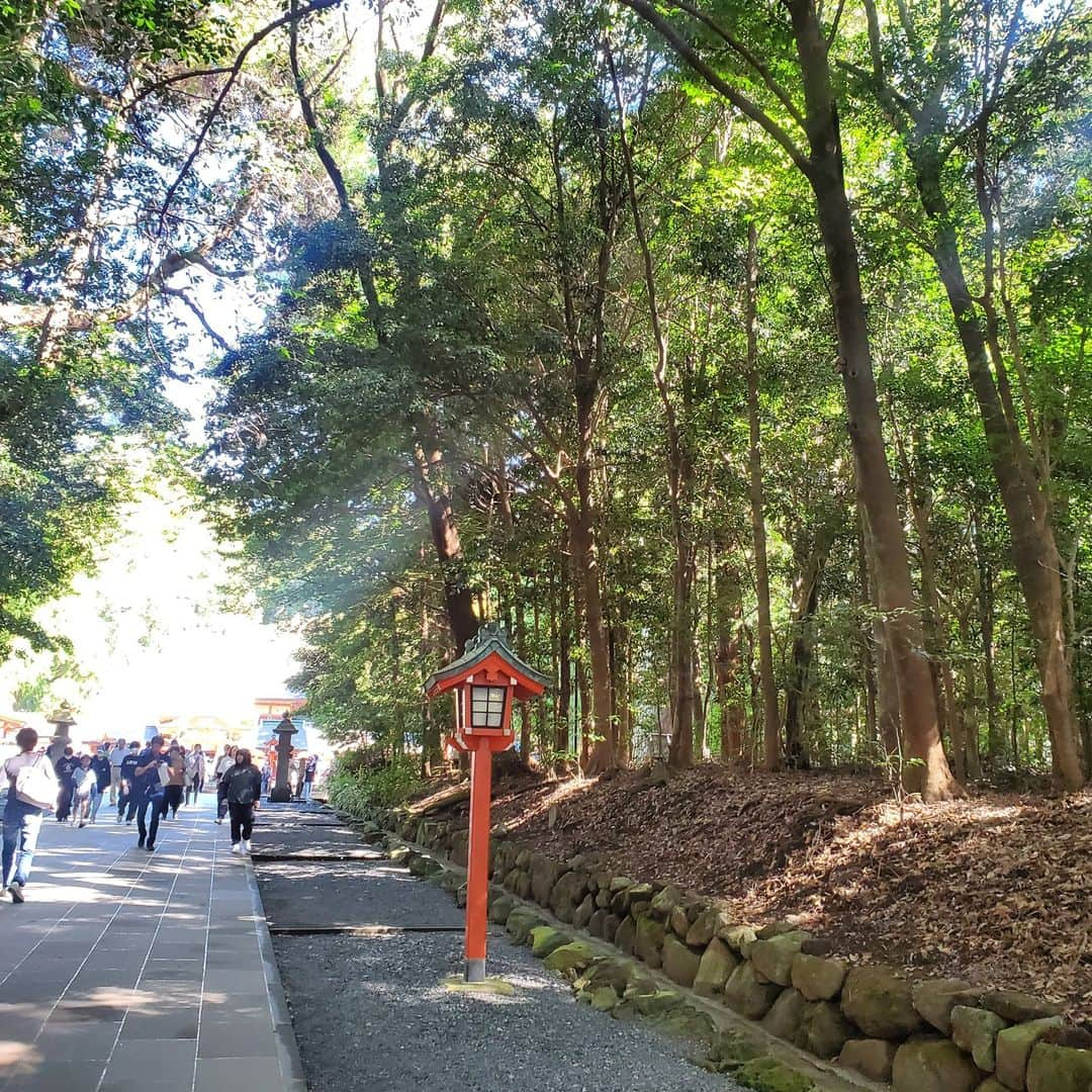 kagoshima_lixil_fudosanさんのインスタグラム写真 - (kagoshima_lixil_fudosanInstagram)「鹿児島最強パワースポット「霧島神宮」  鹿児島も急に冷え込んできました。霧島へ紅葉を見に足を運ぶのはいかがでしょうか？^ ^  ＃lixil不動産ショップ ＃パワースポット  ＃パワースポット神社 ＃霧島神宮 ＃鹿児島観光  ＃鹿児島観光スポット  ＃鹿児島観光スポット巡り  ＃鹿児島観光スポット」11月14日 12時53分 - kagoshima_lixil_fudosan_arata