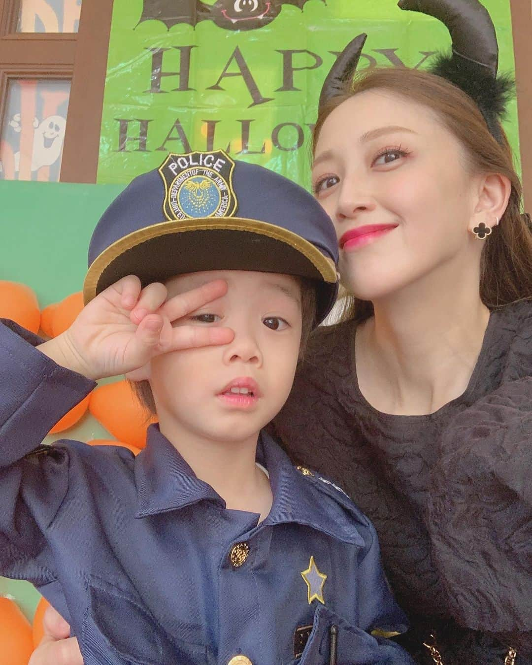 渡香奈さんのインスタグラム写真 - (渡香奈Instagram)「POLICEしか着ない次男坊💙今年はSWAT🤣変わり映えしないハロウィン 楽しかったかった🎃😈😇  #ハロウィン #halloween #kids #コスチューム #police #swat #フランケンシュタイン #備忘録」11月14日 12時57分 - kanarina1261