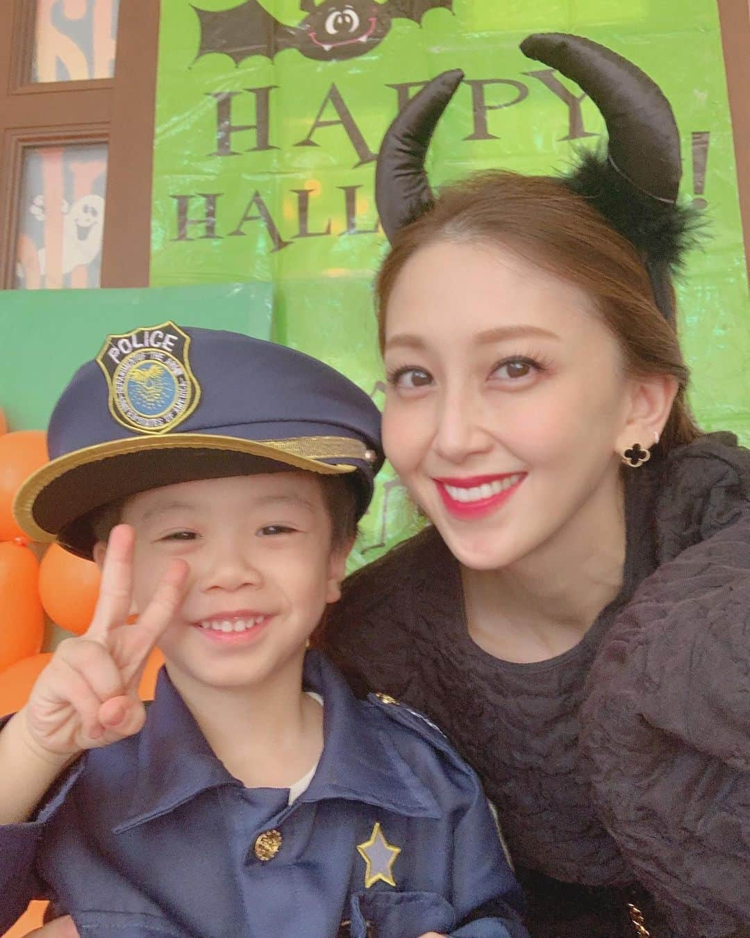 渡香奈のインスタグラム：「POLICEしか着ない次男坊💙今年はSWAT🤣変わり映えしないハロウィン 楽しかったかった🎃😈😇  #ハロウィン #halloween #kids #コスチューム #police #swat #フランケンシュタイン #備忘録」