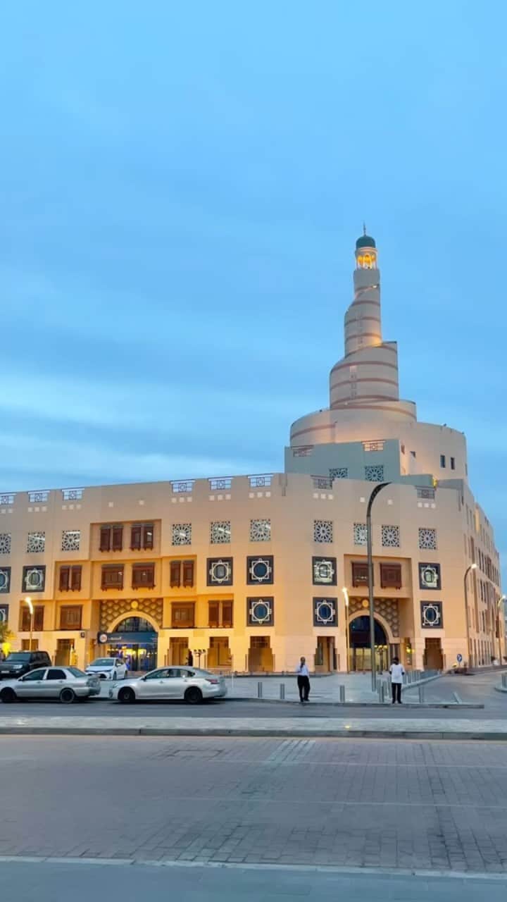 三好ジェームスのインスタグラム：「#Qatar #mosque  #wagyu」
