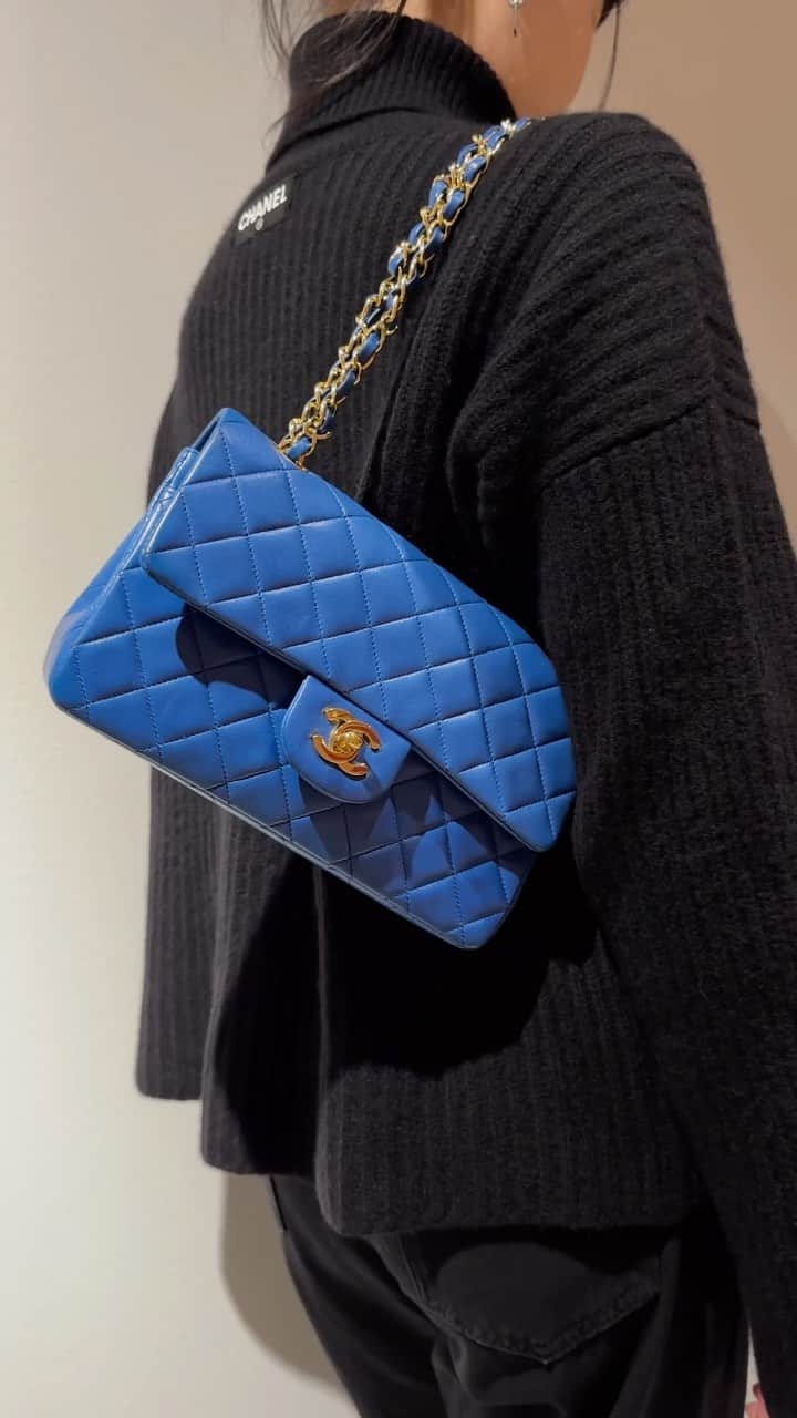 Vintage Brand Boutique AMOREのインスタグラム：「Vintage Blue Lambskin Small Classic Flap 💙  Product code: 59623  #chanelvintage #chanelclassic #chanellover #chanelbag」