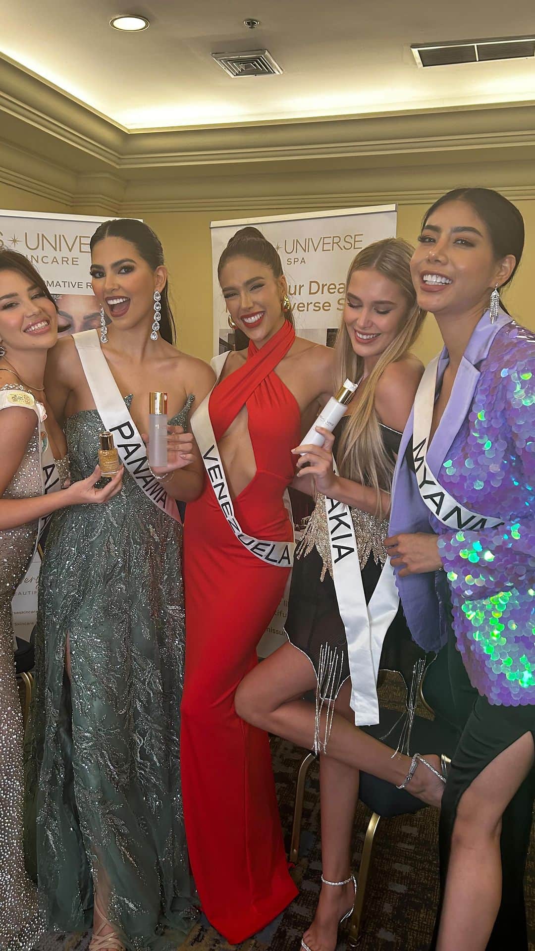 イリス・ミトゥネールのインスタグラム：「Check out our IG Live with @oliviaquido and @missuniverseskincare! Watch as Olivia and delegates share their go-to skincare tips following their Miss Universe Skincare Beauty Day 🤍  #72ndMissUniverse #MissUniverse #MissUniverseSkincare #ad」