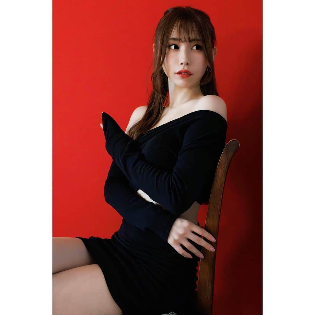 のインスタグラム：「🖤❤️  #撮影会#撮影会モデル#モデル #レースクイーン#モータースポーツ #被写体モデル#被写体 #racequeen#model#japanesemodel #shein#ブラックコーデ#ワンピース」