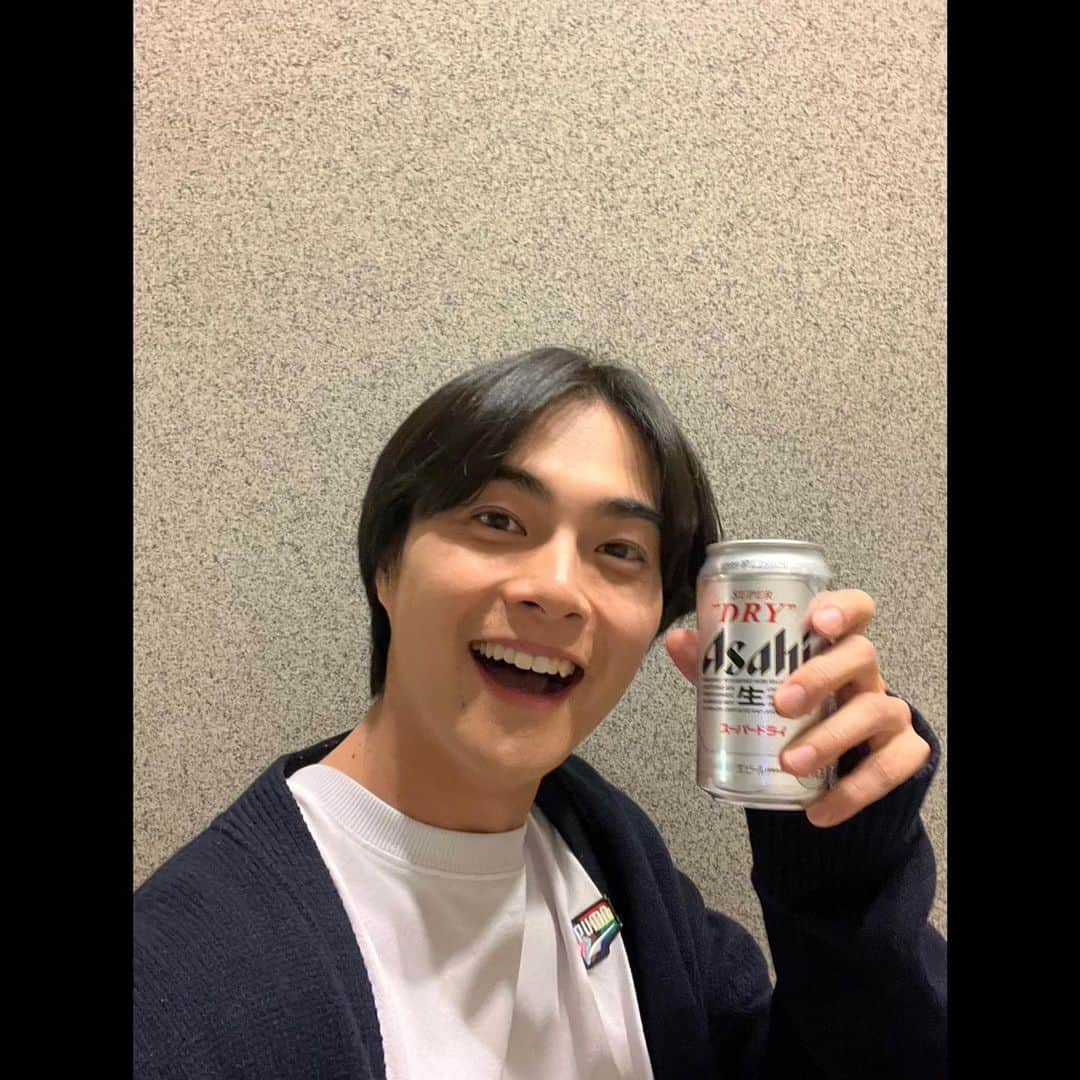 結木滉星さんのインスタグラム写真 - (結木滉星Instagram)「. この度、アサヒビールさんのサービス「SHARE SUPER DRY」の広告キャラクターを担当させていただきました！！ 本日からサービス利用開始となります。  スマホで簡単にビールが送れるので友達や両親など普段面と向かって感謝を伝えるのは恥ずかしい、でも感謝を伝えたい人達に送ってみてください😆  この機会に是非試してみてください😊  #PR #乾杯したいキモチを込めてビール送信 #SHARESUPERDRY #アサヒビール https://bit.ly/3QO5X3C」11月14日 13時16分 - kouseiyuki_official