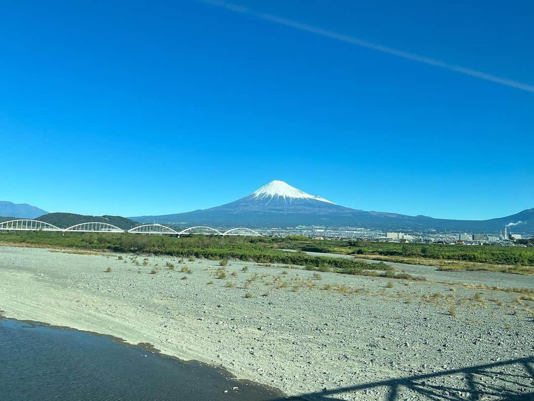 三村ロンドのインスタグラム：「名古屋から出動！ 今日一発めはとあるアーティストのベスト盤トレーラーナレーション収録でした。 今回も声をかけてくれて心から感謝(^-^) 詳細は後日。  #三村ロンド #ナレーション #一声入魂 #いつも以上にいつも」