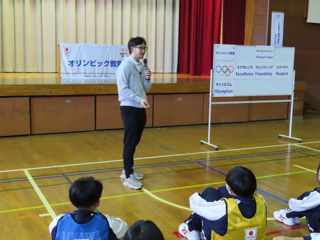日本オリンピック委員会のインスタグラム：「本日、愛川町立愛川中学校にて、#フェンシング の #三宅諒 さんによる #オリンピック教室 を実施いたしました！ ご参加いただいた中学生の皆さん、ありがとうございました！  #TEAMJAPAN #がんばれニッポン」